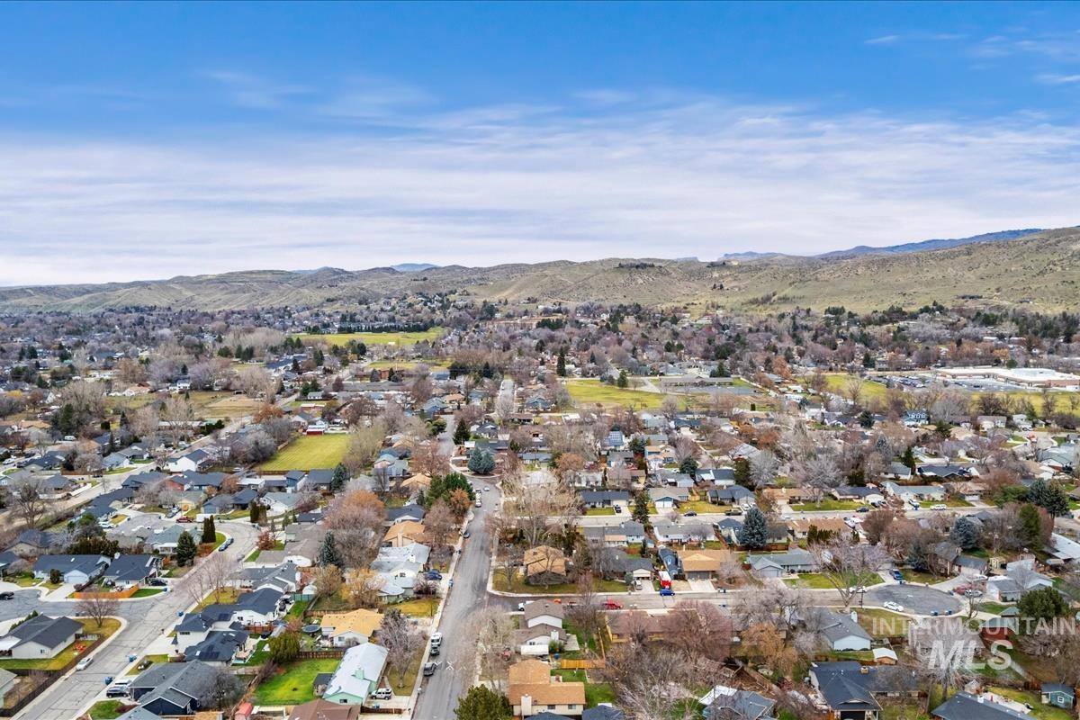 4518 N Bluegrass AVE, Boise, Idaho 83703, 3 Bedrooms, 2 Bathrooms, Residential For Sale, Price $450,000,MLS 98970459