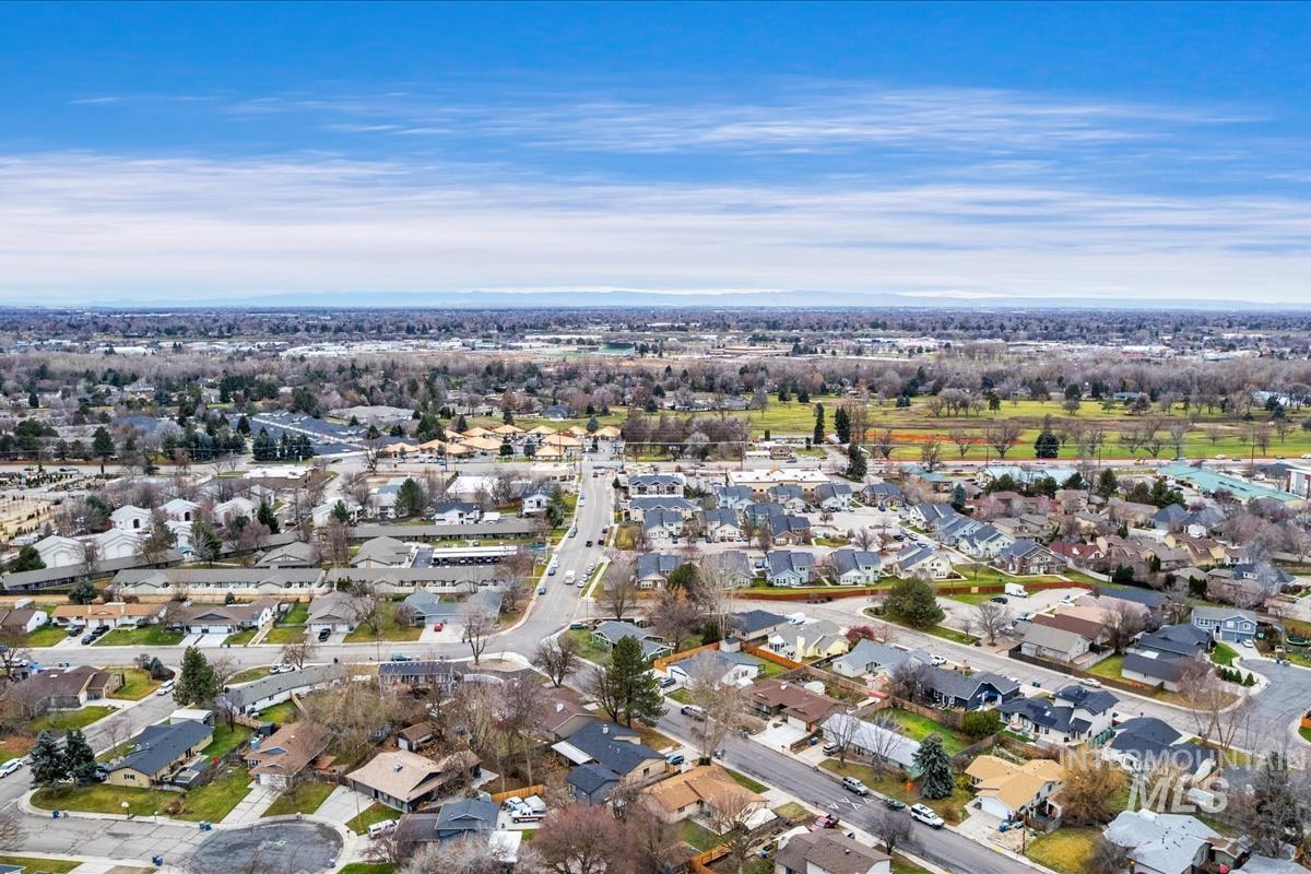 4518 N Bluegrass AVE, Boise, Idaho 83703, 3 Bedrooms, 2 Bathrooms, Residential For Sale, Price $450,000,MLS 98970459