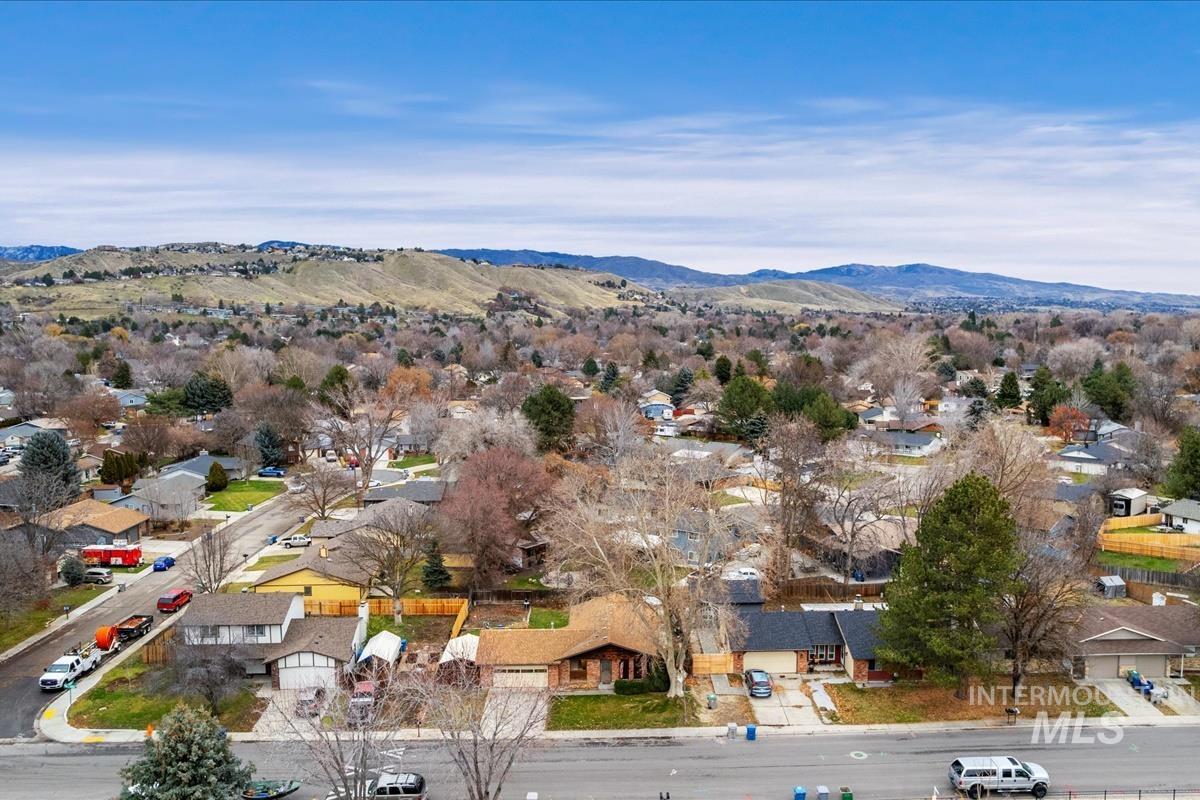 4518 N Bluegrass AVE, Boise, Idaho 83703, 3 Bedrooms, 2 Bathrooms, Residential For Sale, Price $450,000,MLS 98970459