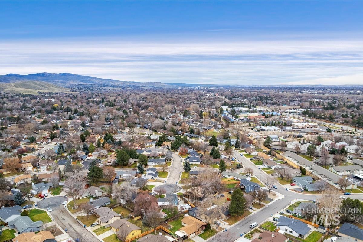 4518 N Bluegrass AVE, Boise, Idaho 83703, 3 Bedrooms, 2 Bathrooms, Residential For Sale, Price $450,000,MLS 98970459