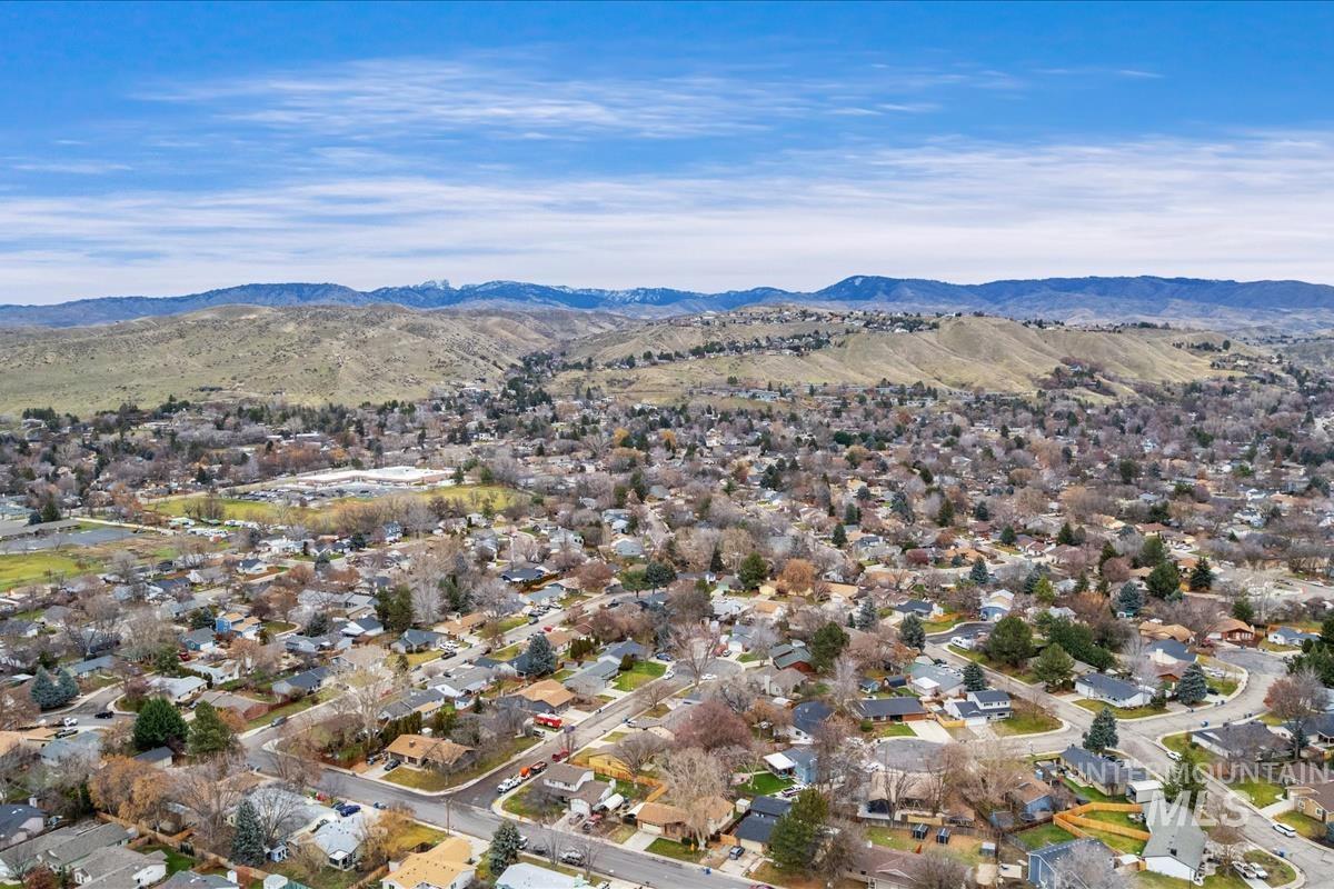 4518 N Bluegrass AVE, Boise, Idaho 83703, 3 Bedrooms, 2 Bathrooms, Residential For Sale, Price $450,000,MLS 98970459