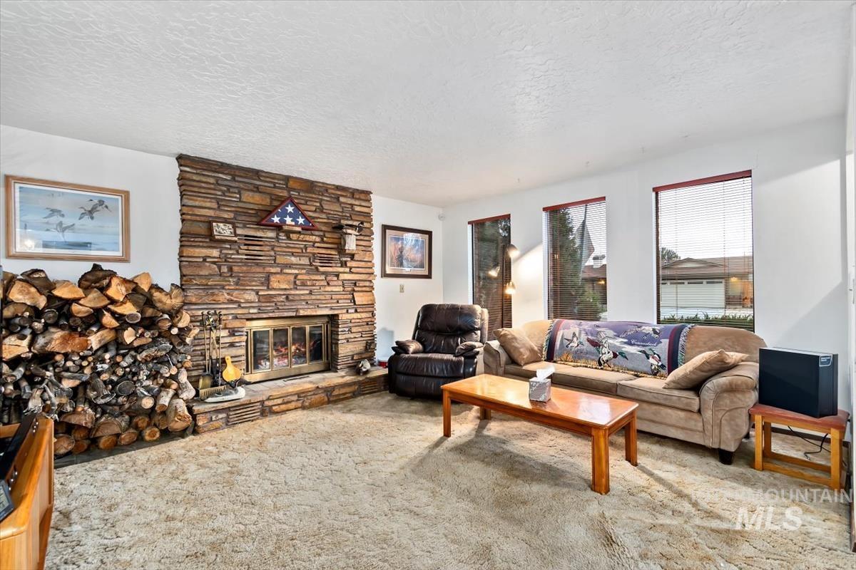 4518 N Bluegrass AVE, Boise, Idaho 83703, 3 Bedrooms, 2 Bathrooms, Residential For Sale, Price $450,000,MLS 98970459