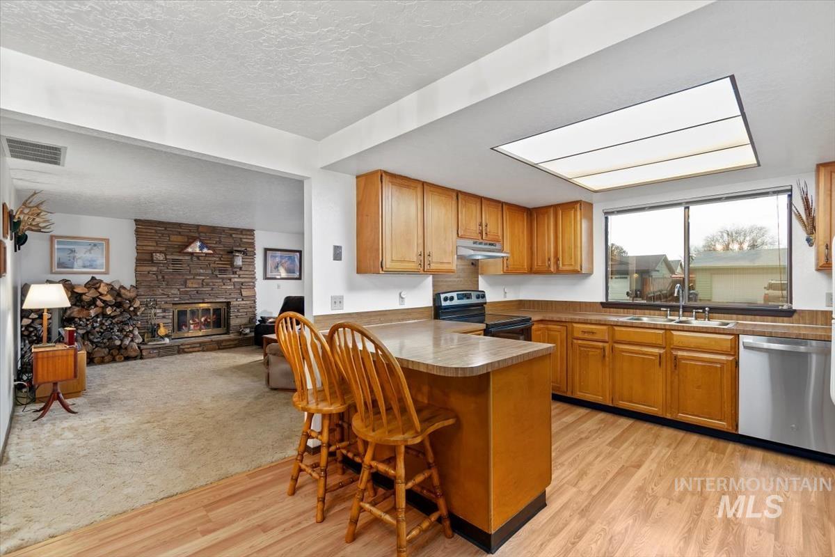 4518 N Bluegrass AVE, Boise, Idaho 83703, 3 Bedrooms, 2 Bathrooms, Residential For Sale, Price $450,000,MLS 98970459