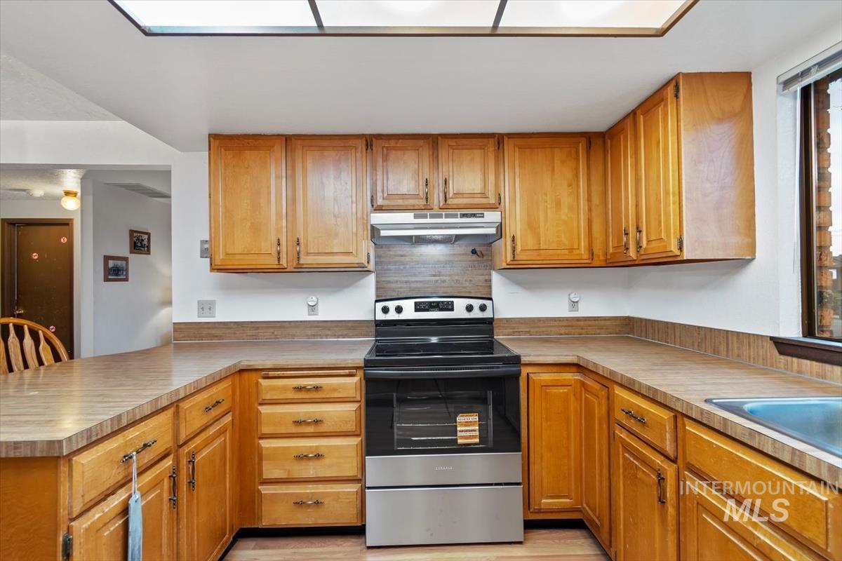 4518 N Bluegrass AVE, Boise, Idaho 83703, 3 Bedrooms, 2 Bathrooms, Residential For Sale, Price $450,000,MLS 98970459