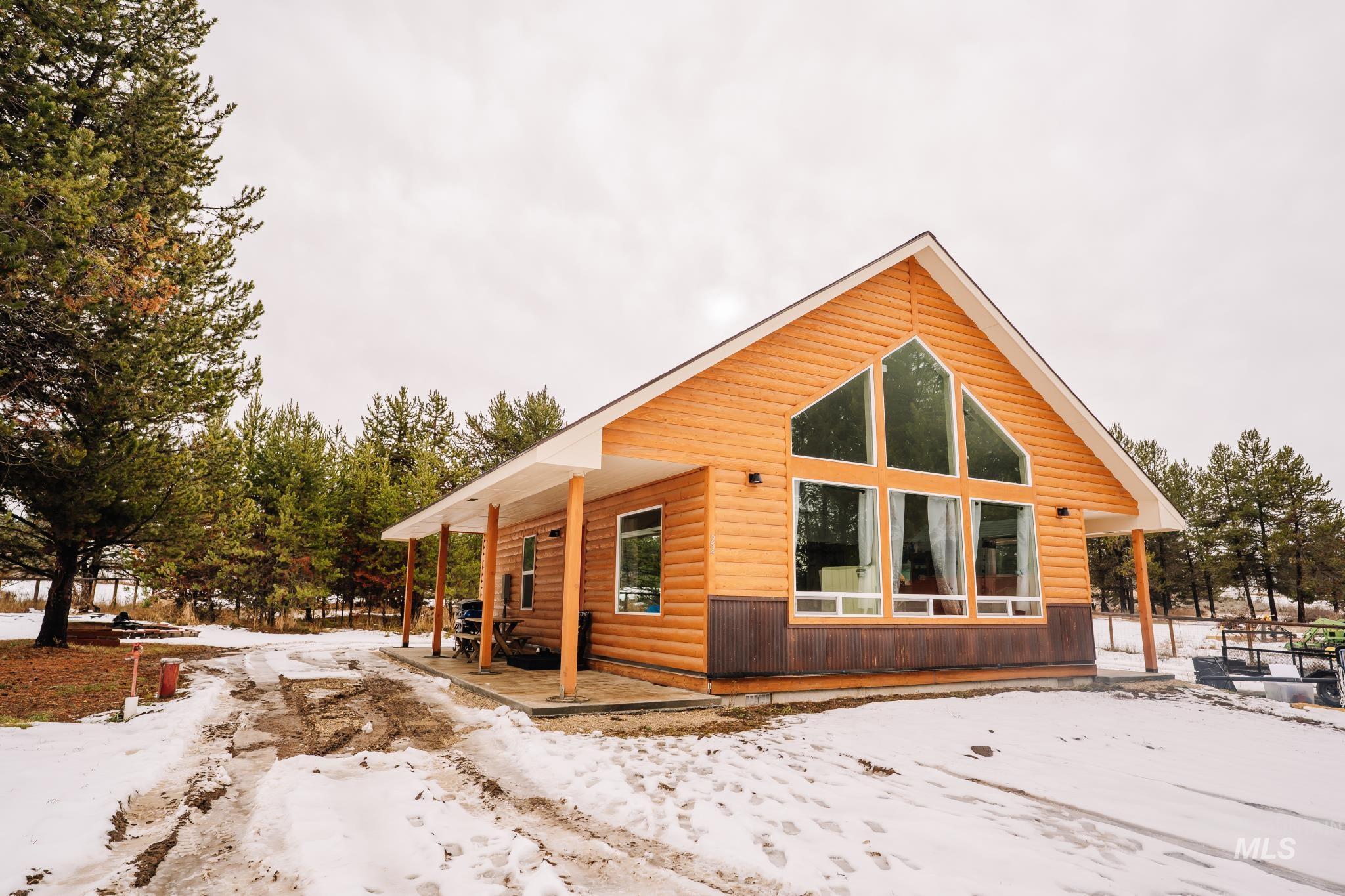 22 W Prospectors Drive, Cascade, Idaho 83611, 1 Bedroom, 1 Bathroom, Residential For Sale, Price $499,900,MLS 98970462