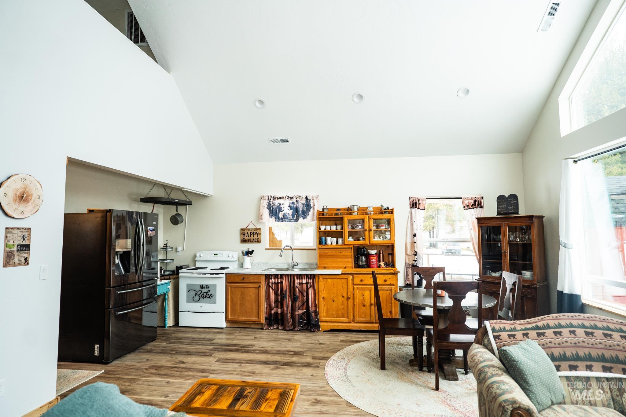 22 W Prospectors Drive, Cascade, Idaho 83611, 1 Bedroom, 1 Bathroom, Residential For Sale, Price $499,900,MLS 98970462