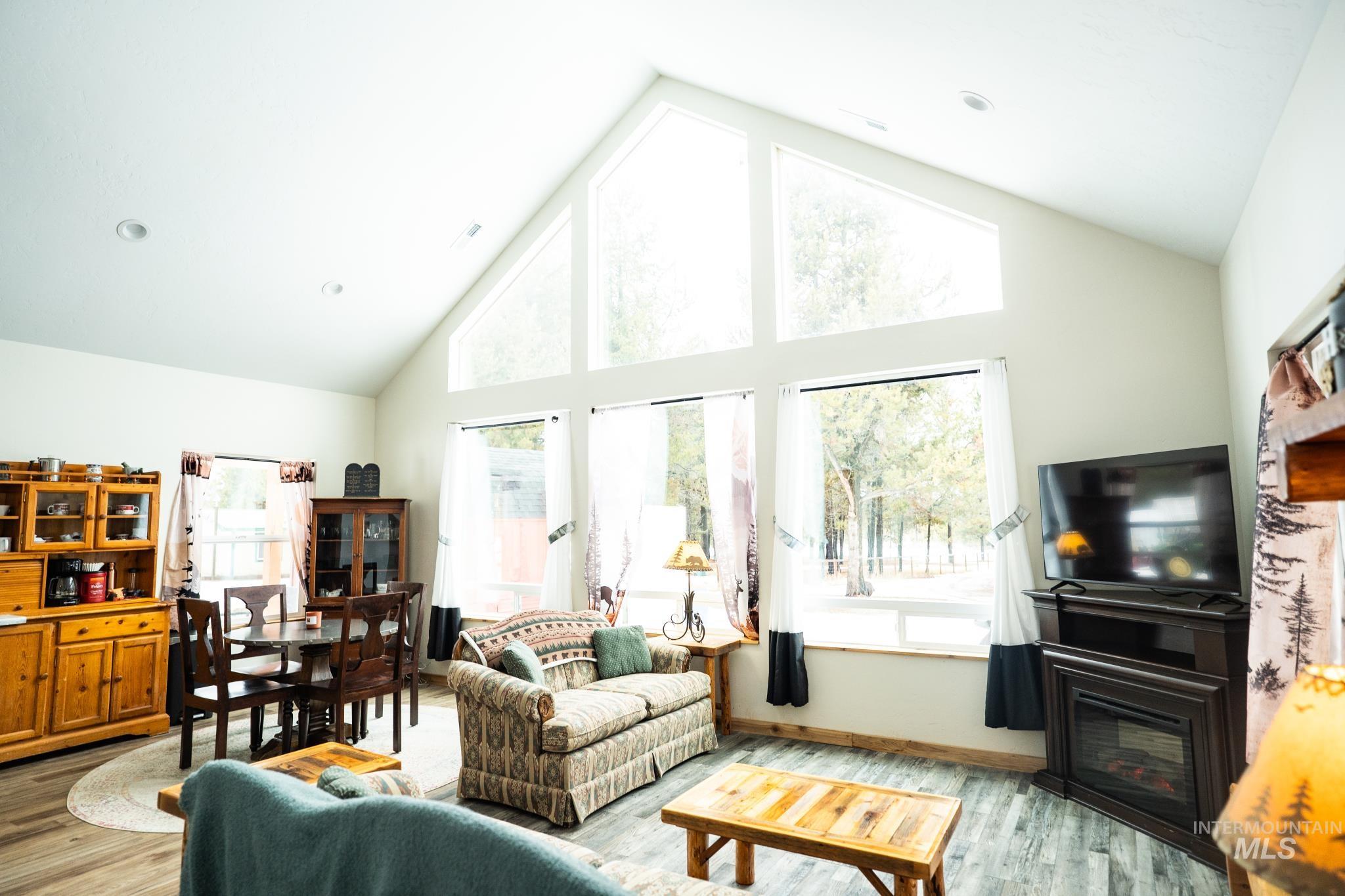 22 W Prospectors Drive, Cascade, Idaho 83611, 1 Bedroom, 1 Bathroom, Residential For Sale, Price $499,900,MLS 98970462