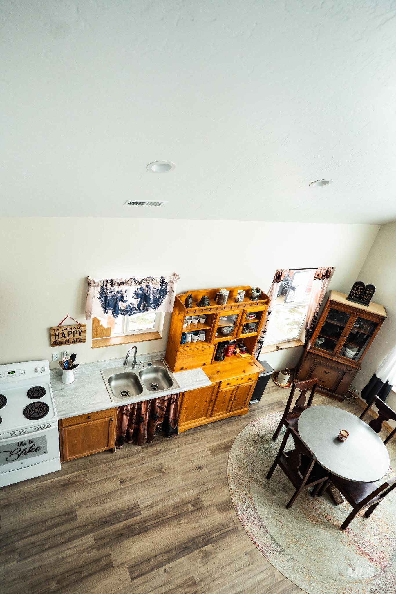 22 W Prospectors Drive, Cascade, Idaho 83611, 1 Bedroom, 1 Bathroom, Residential For Sale, Price $499,900,MLS 98970462