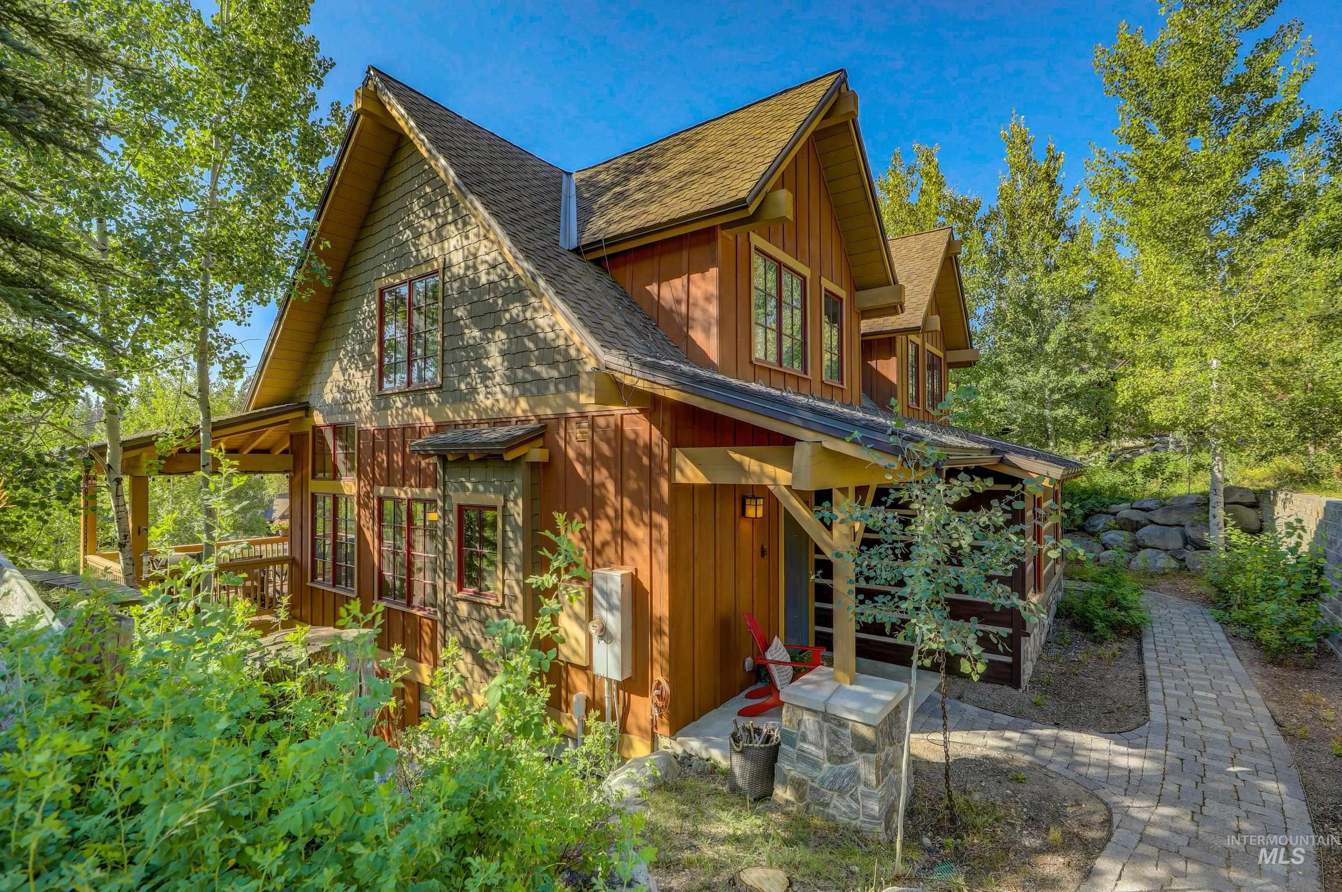 17 Golden Bench Court, Donnelly, Idaho 83615, 2 Bedrooms, 3 Bathrooms, Residential For Sale, Price $895,000, 98970471