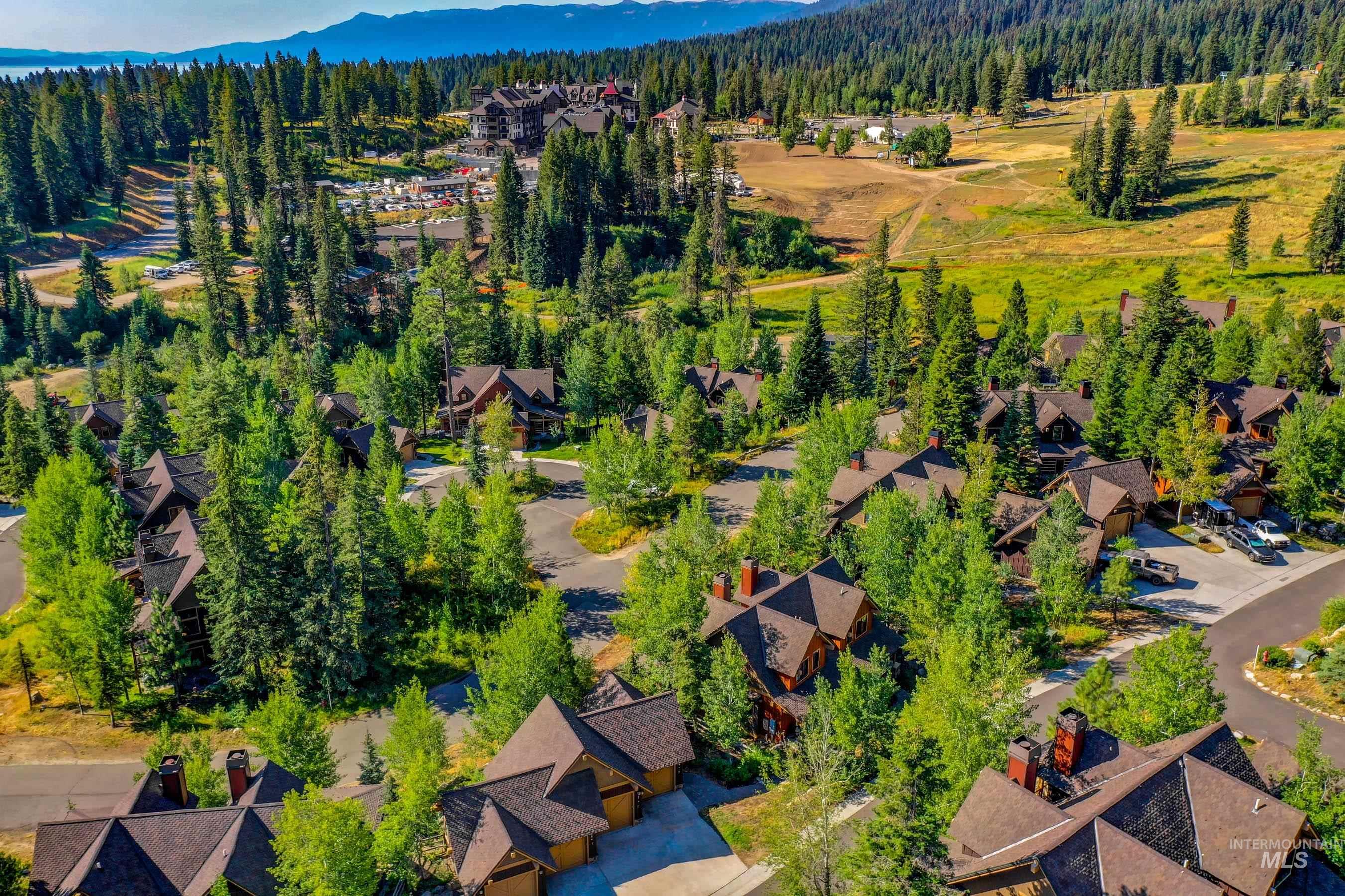 17 Golden Bench Court, Donnelly, Idaho 83615, 2 Bedrooms, 3 Bathrooms, Residential For Sale, Price $895,000, 98970471