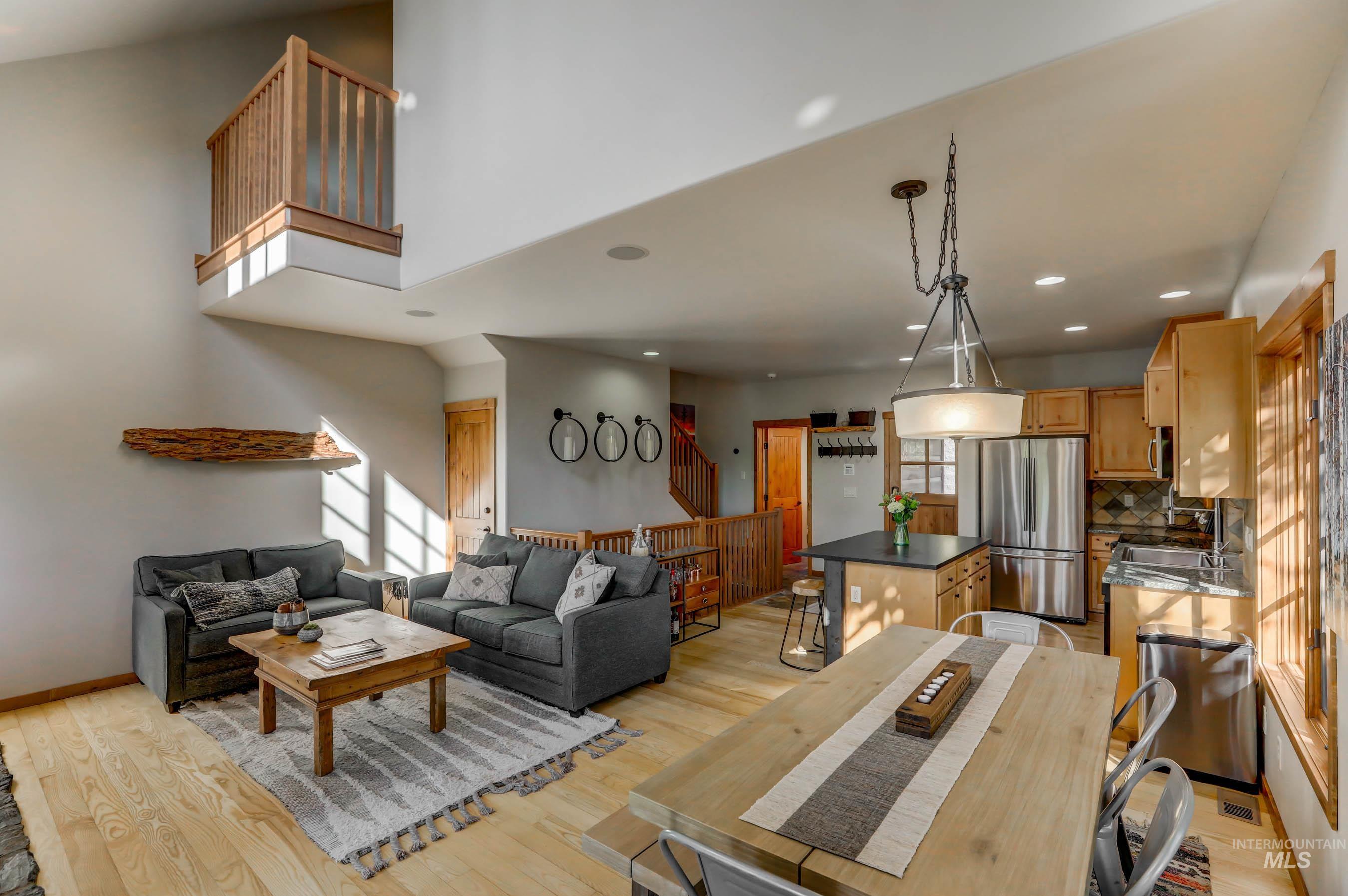 17 Golden Bench Court, Donnelly, Idaho 83615, 2 Bedrooms, 3 Bathrooms, Residential For Sale, Price $895,000, 98970471