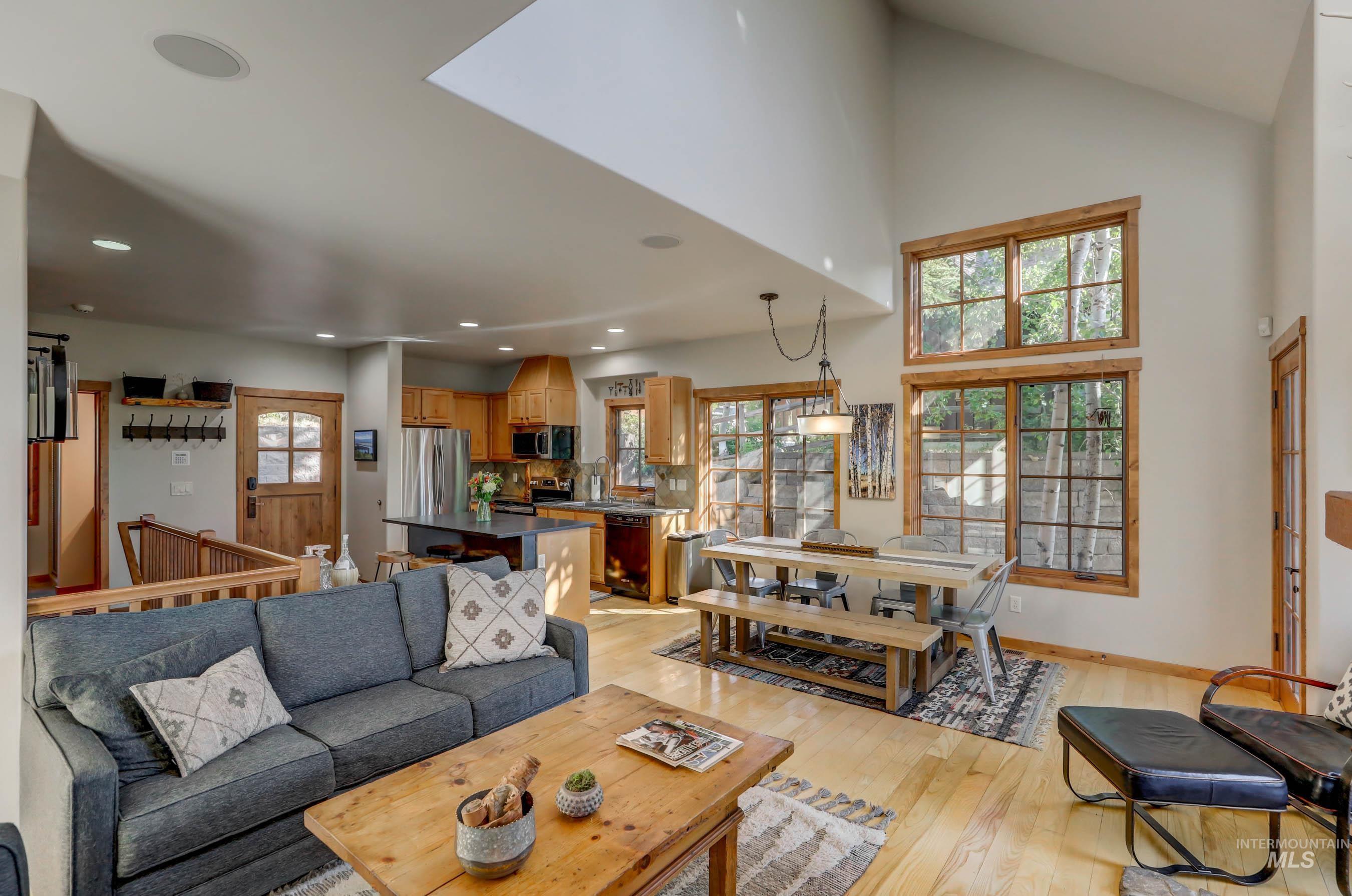 17 Golden Bench Court, Donnelly, Idaho 83615, 2 Bedrooms, 3 Bathrooms, Residential For Sale, Price $895,000, 98970471