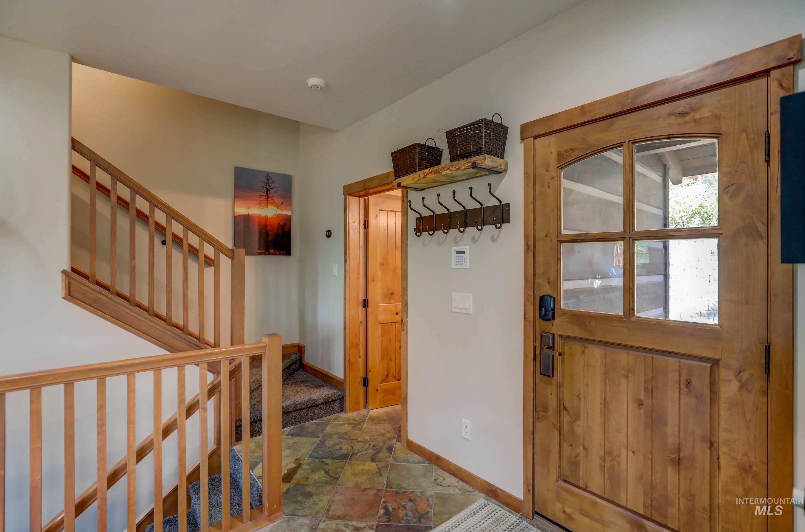 17 Golden Bench Court, Donnelly, Idaho 83615, 2 Bedrooms, 3 Bathrooms, Residential For Sale, Price $895,000, 98970471