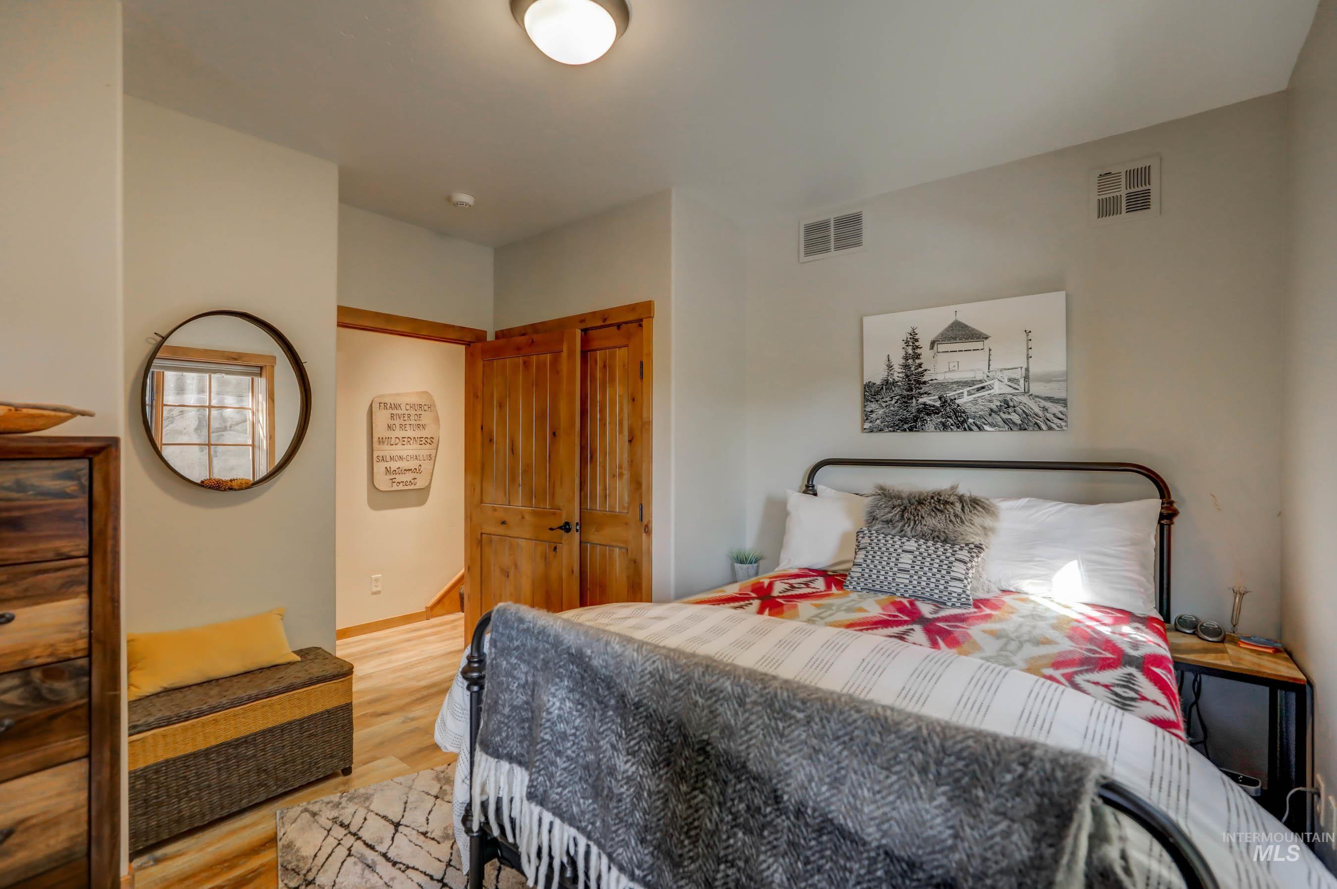 17 Golden Bench Court, Donnelly, Idaho 83615, 2 Bedrooms, 3 Bathrooms, Residential For Sale, Price $895,000, 98970471