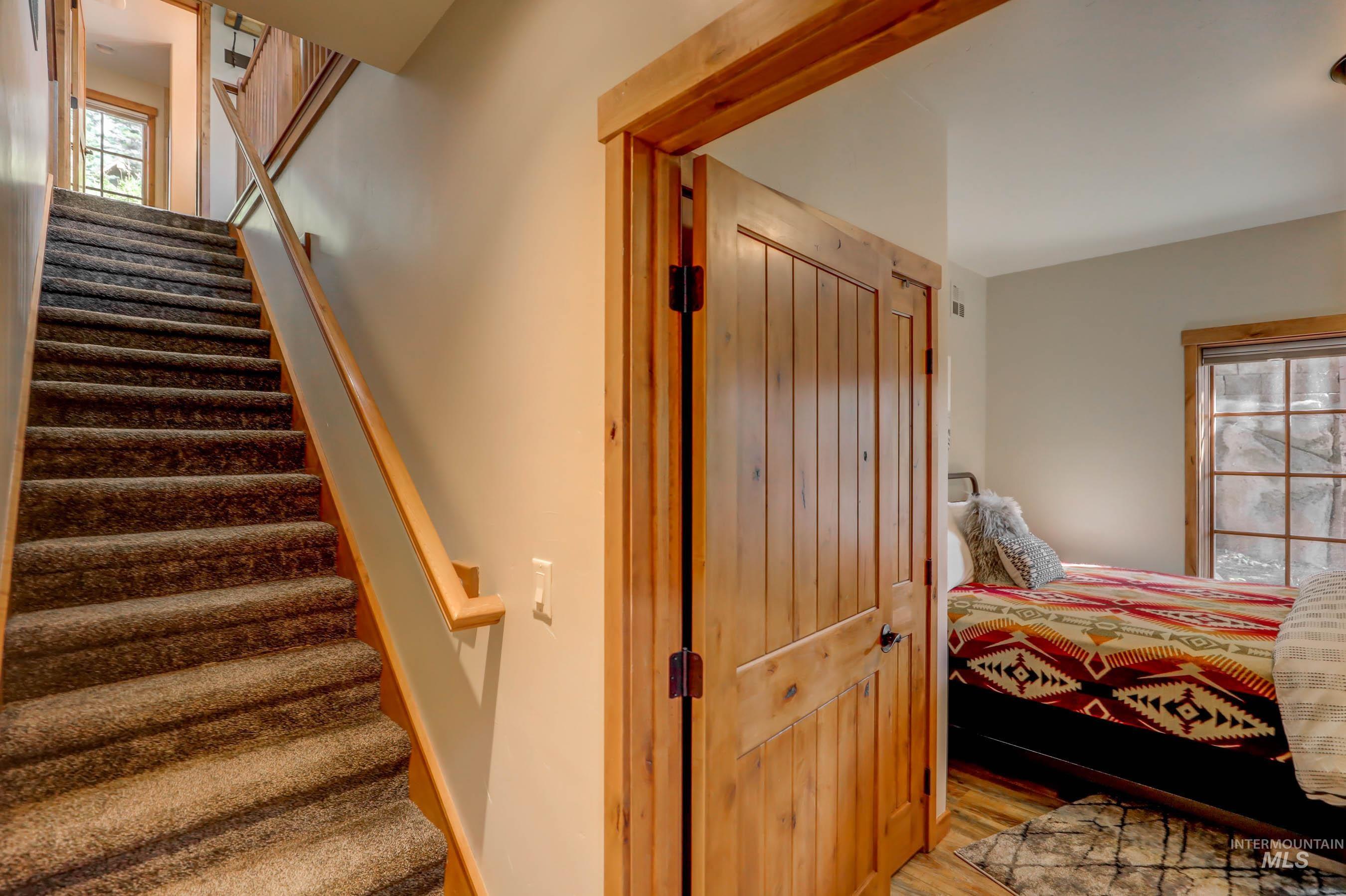 17 Golden Bench Court, Donnelly, Idaho 83615, 2 Bedrooms, 3 Bathrooms, Residential For Sale, Price $895,000, 98970471