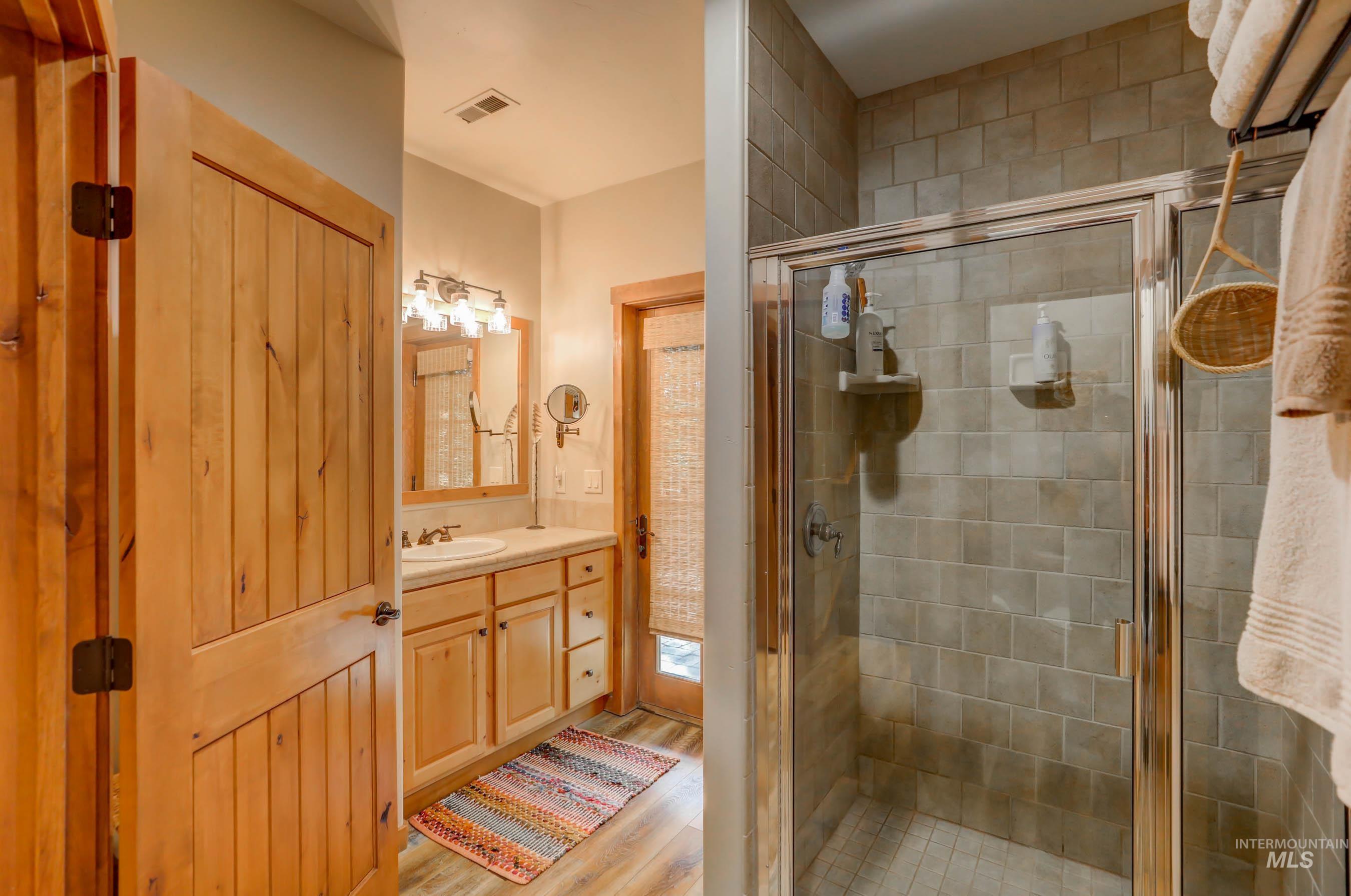 17 Golden Bench Court, Donnelly, Idaho 83615, 2 Bedrooms, 3 Bathrooms, Residential For Sale, Price $895,000, 98970471