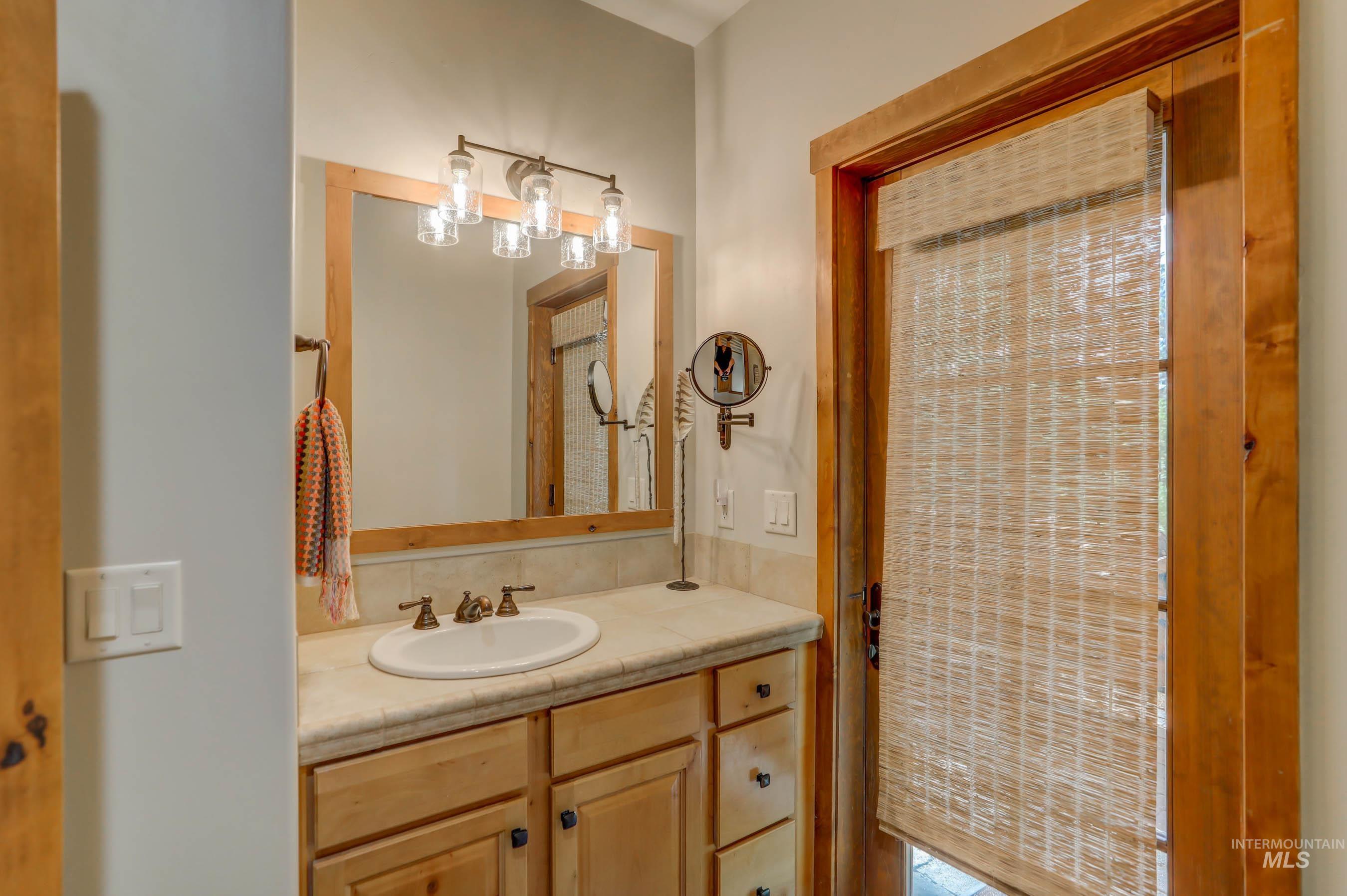 17 Golden Bench Court, Donnelly, Idaho 83615, 2 Bedrooms, 3 Bathrooms, Residential For Sale, Price $895,000, 98970471