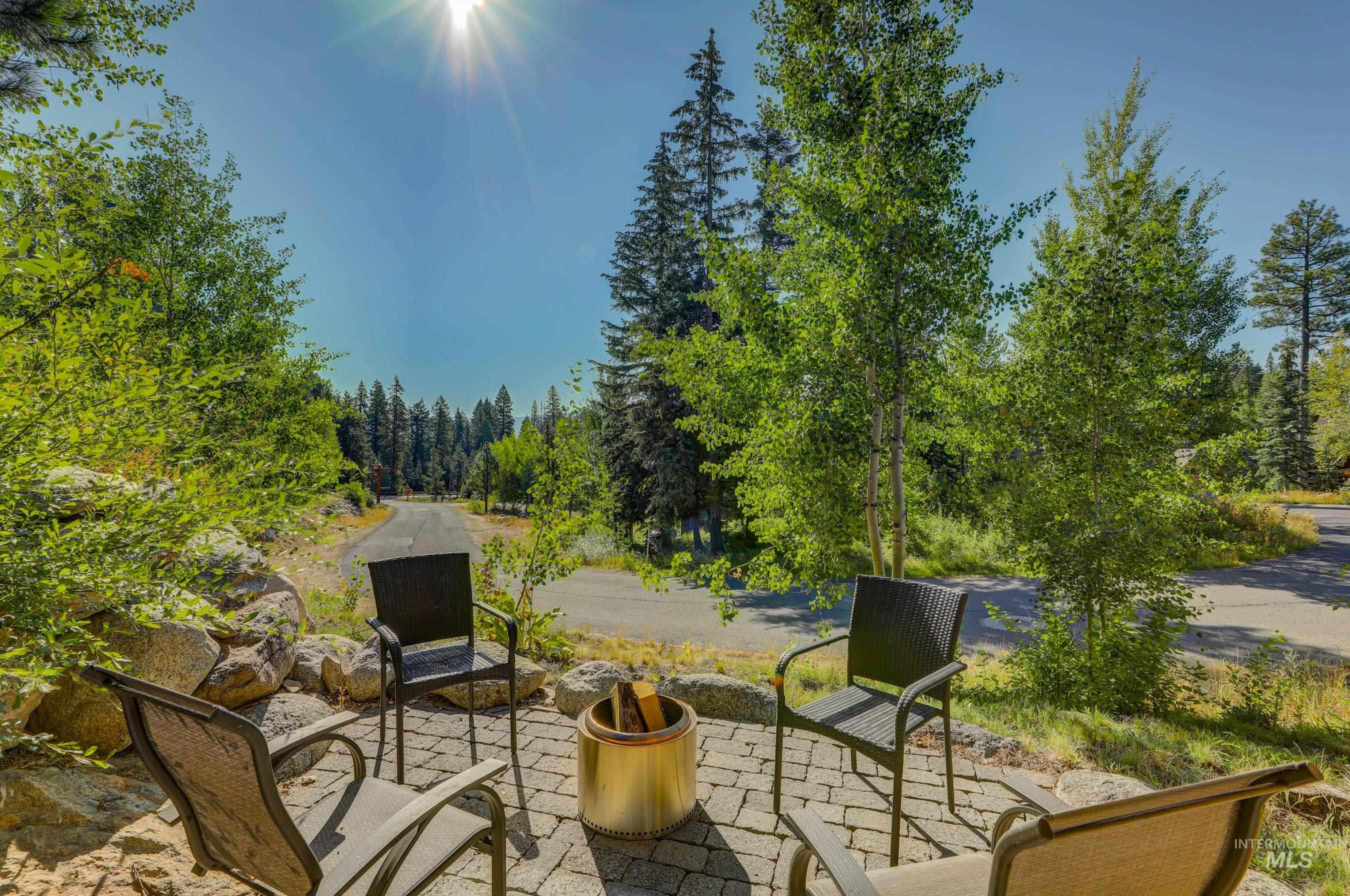 17 Golden Bench Court, Donnelly, Idaho 83615, 2 Bedrooms, 3 Bathrooms, Residential For Sale, Price $895,000, 98970471