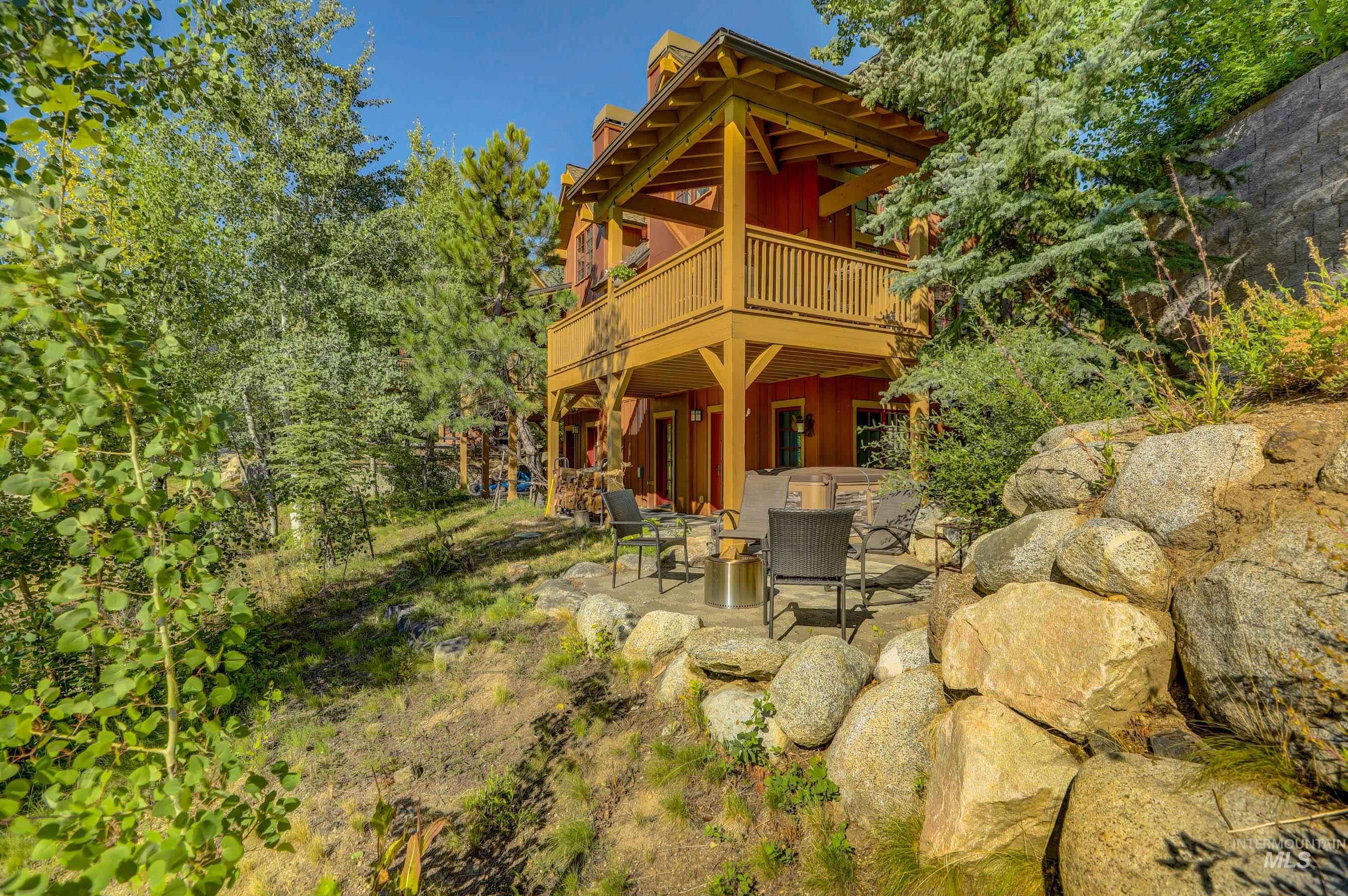 17 Golden Bench Court, Donnelly, Idaho 83615, 2 Bedrooms, 3 Bathrooms, Residential For Sale, Price $895,000, 98970471