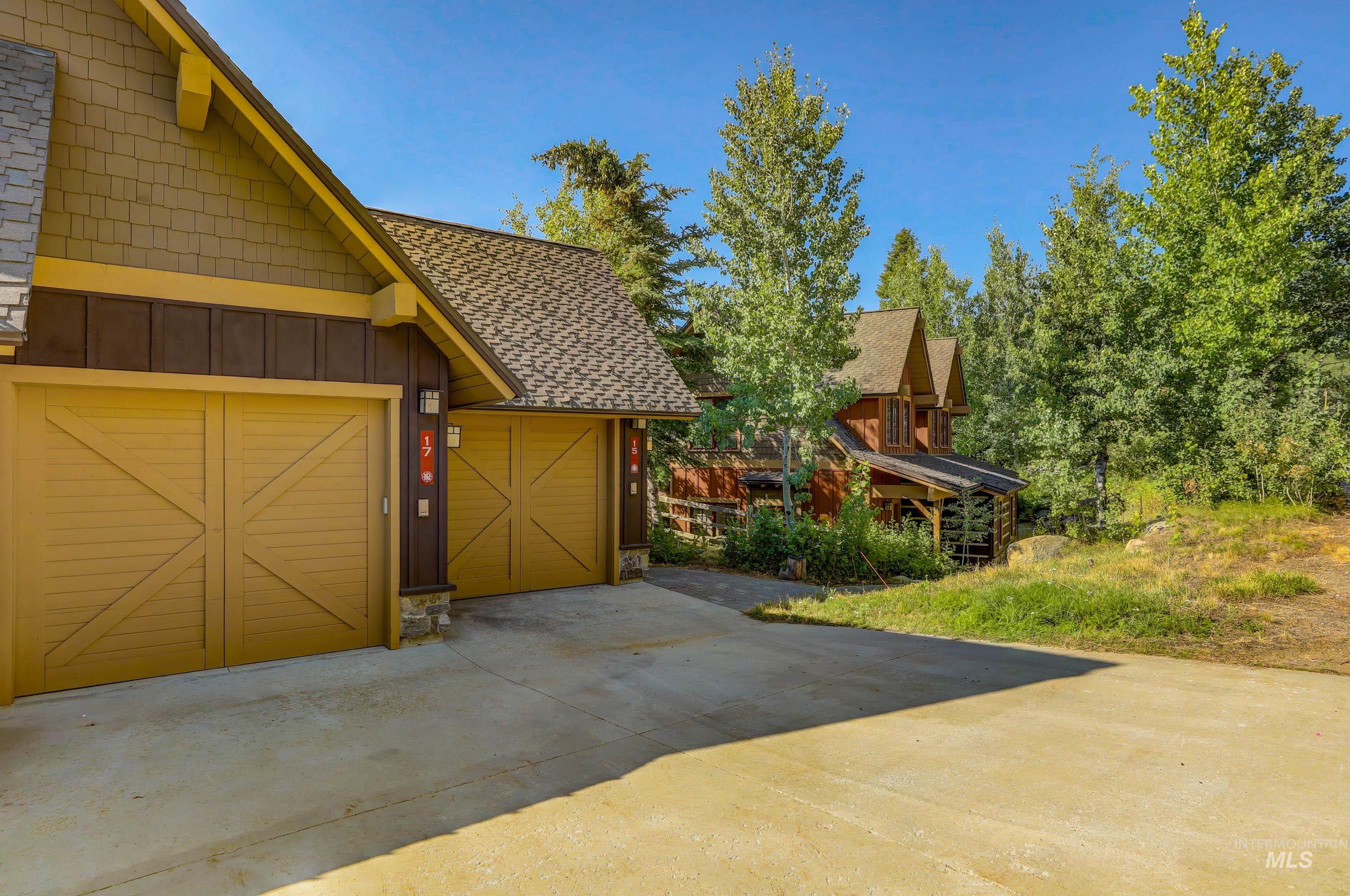 17 Golden Bench Court, Donnelly, Idaho 83615, 2 Bedrooms, 3 Bathrooms, Residential For Sale, Price $895,000, 98970471