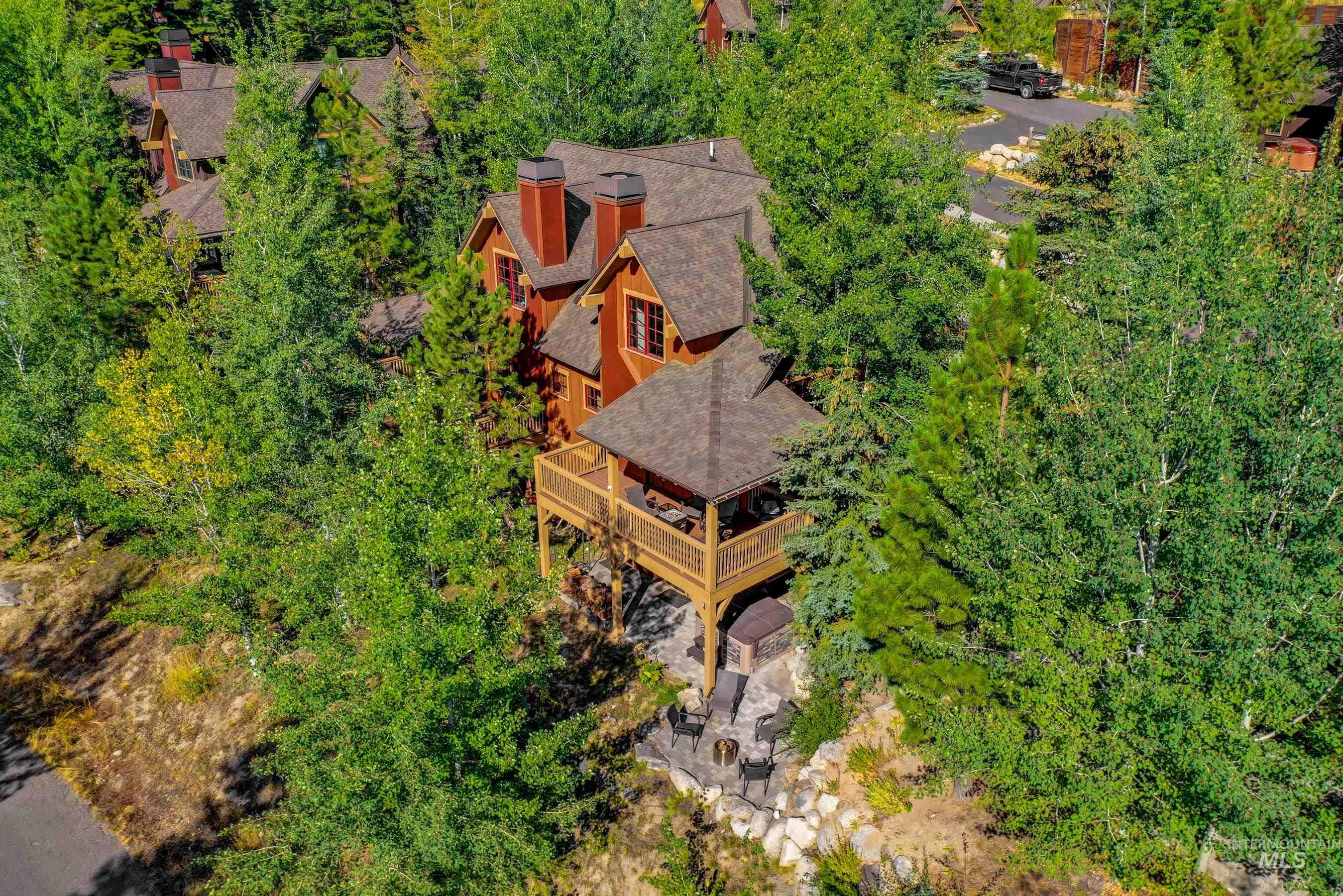 17 Golden Bench Court, Donnelly, Idaho 83615, 2 Bedrooms, 3 Bathrooms, Residential For Sale, Price $895,000, 98970471