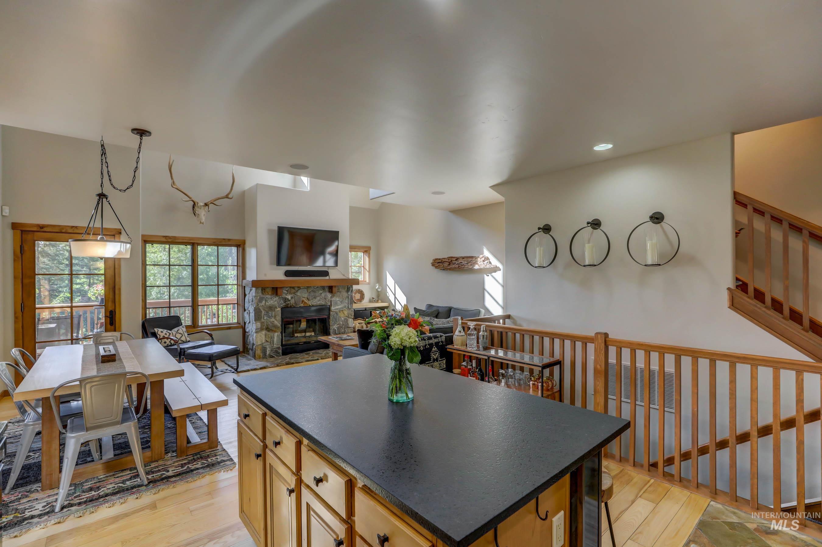 17 Golden Bench Court, Donnelly, Idaho 83615, 2 Bedrooms, 3 Bathrooms, Residential For Sale, Price $895,000, 98970471