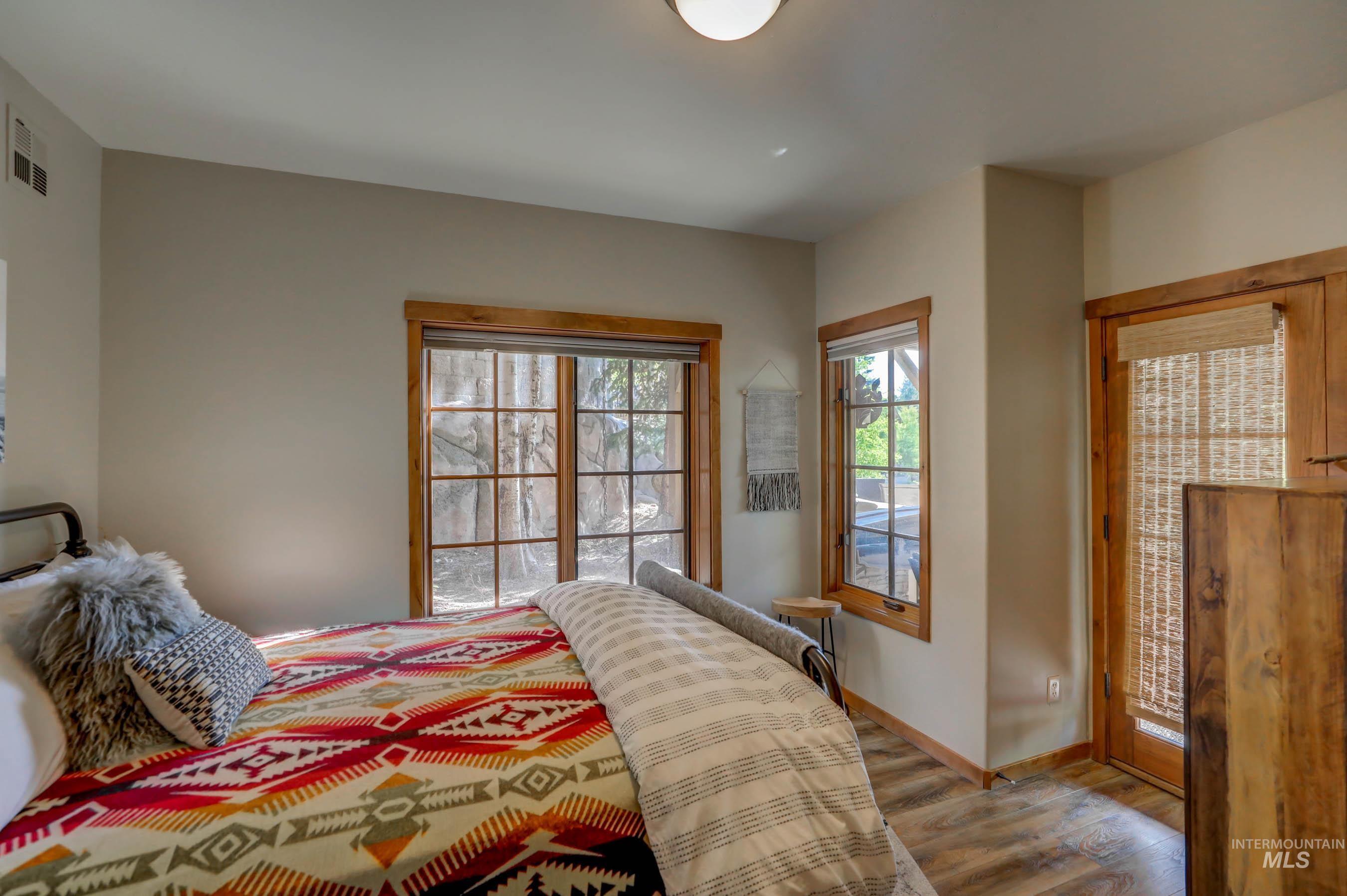 17 Golden Bench Court, Donnelly, Idaho 83615, 2 Bedrooms, 3 Bathrooms, Residential For Sale, Price $895,000, 98970471