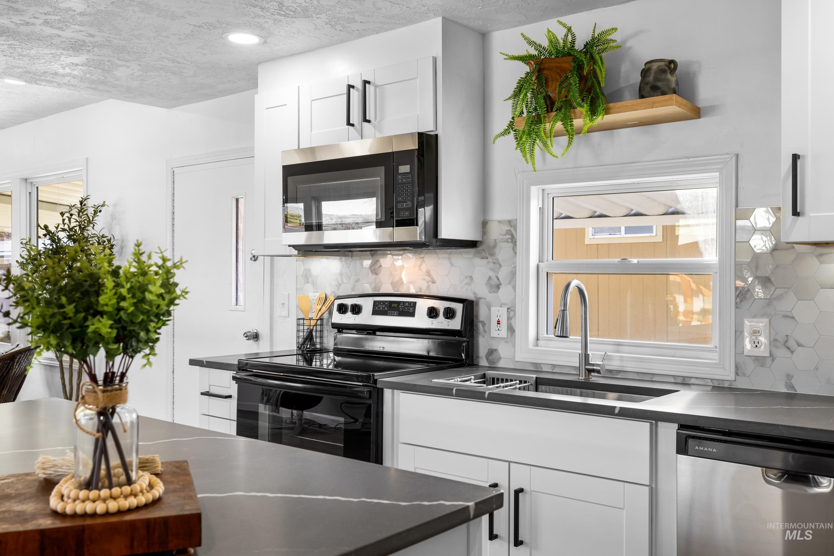 5637 Fairfax Ln, Boise, Idaho 83714, 2 Bedrooms, 1 Bathroom, Residential For Sale, Price $128,900,MLS 98970480