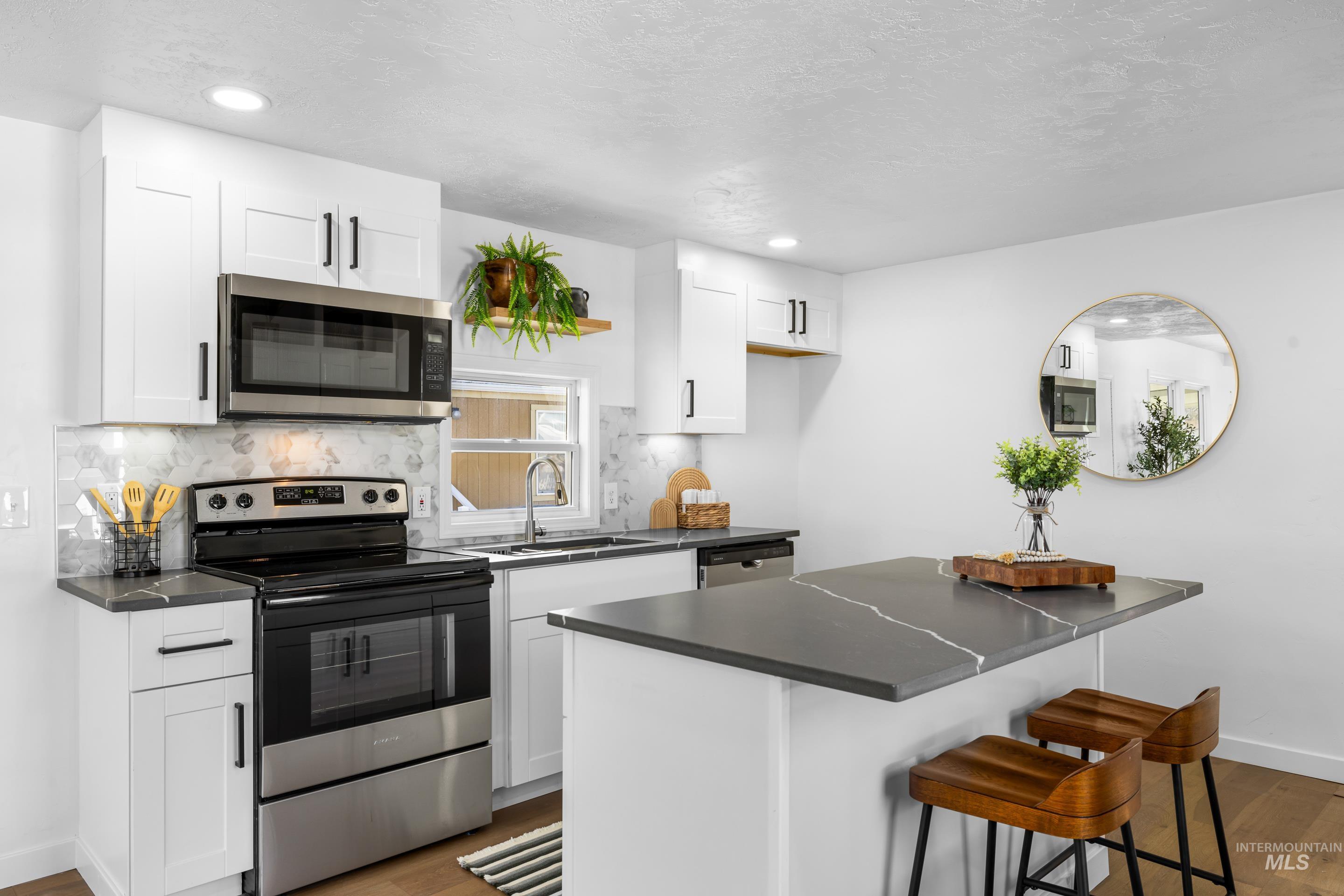 5637 Fairfax Ln, Boise, Idaho 83714, 2 Bedrooms, 1 Bathroom, Residential For Sale, Price $128,900,MLS 98970480