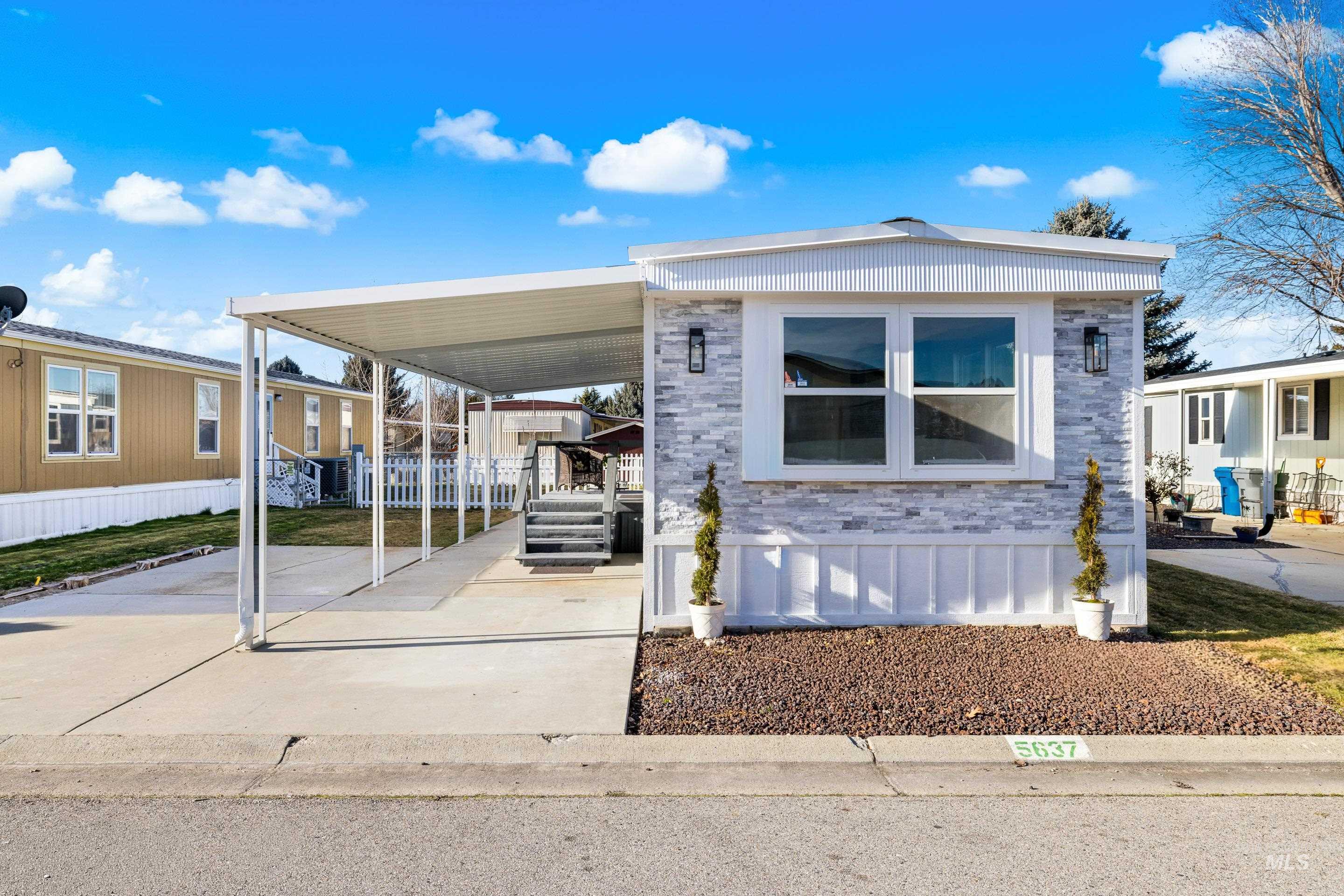 5637 Fairfax Ln, Boise, Idaho 83714, 2 Bedrooms, 1 Bathroom, Residential For Sale, Price $128,900,MLS 98970480