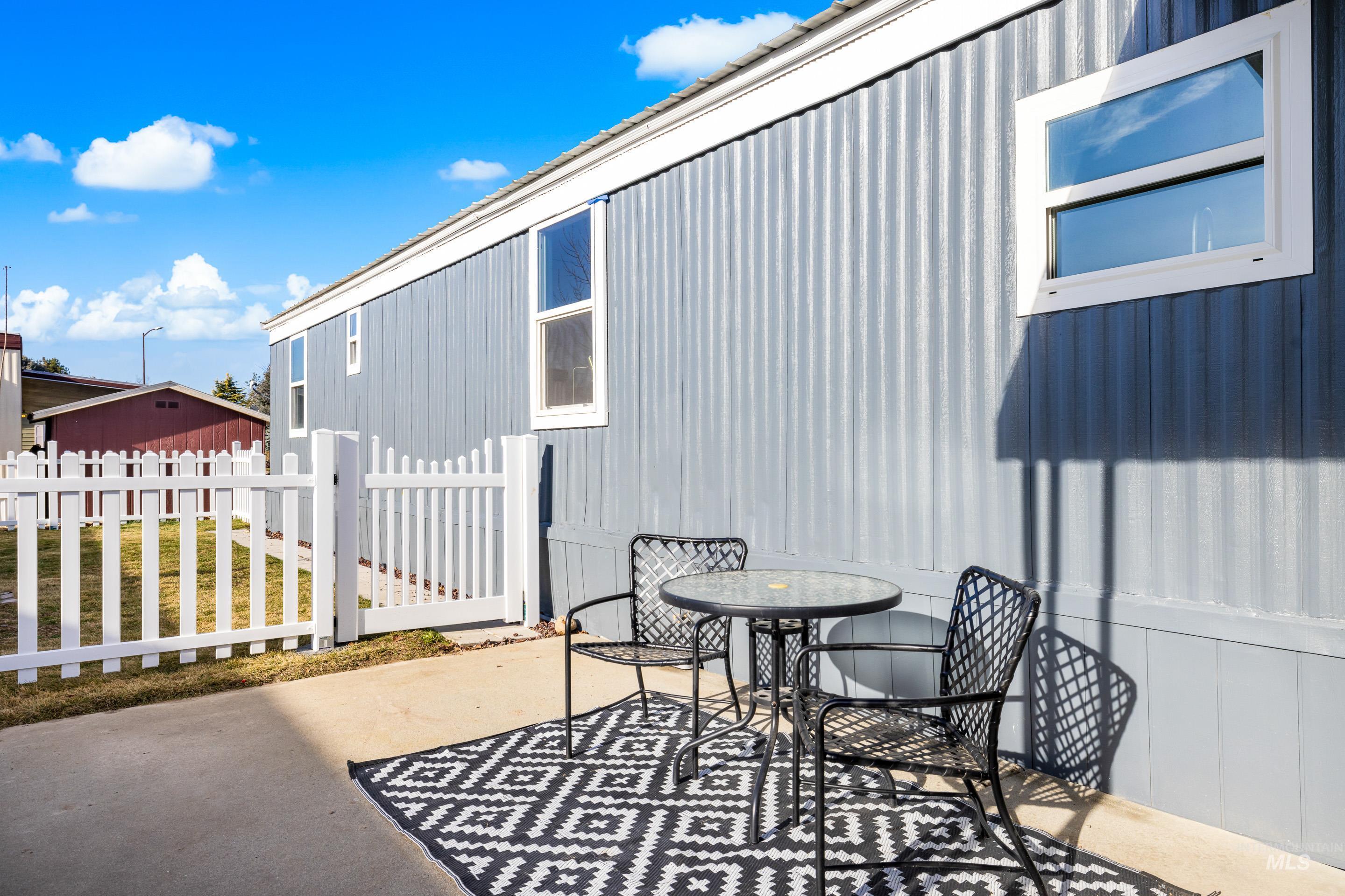 5637 Fairfax Ln, Boise, Idaho 83714, 2 Bedrooms, 1 Bathroom, Residential For Sale, Price $128,900,MLS 98970480