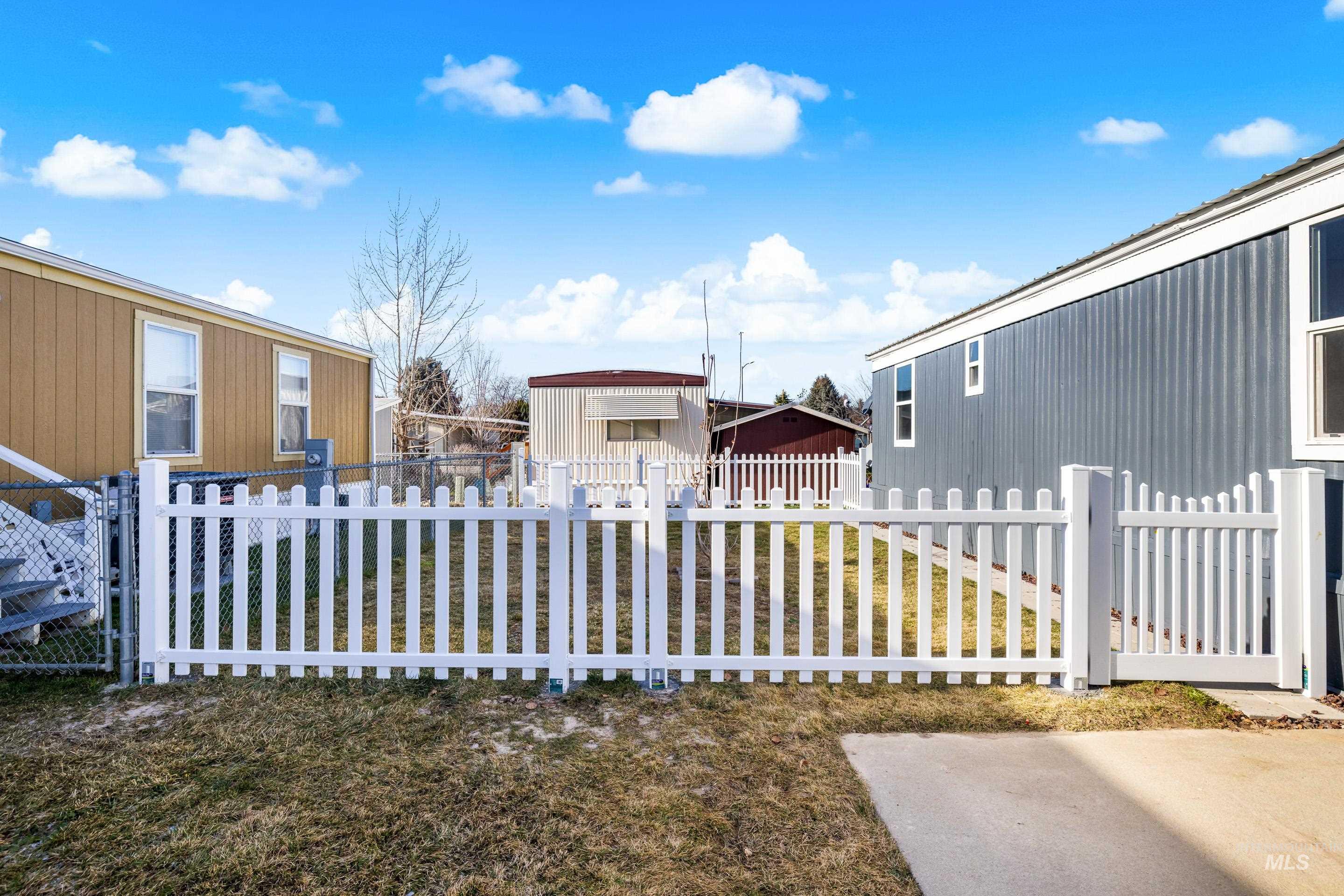 5637 Fairfax Ln, Boise, Idaho 83714, 2 Bedrooms, 1 Bathroom, Residential For Sale, Price $128,900,MLS 98970480