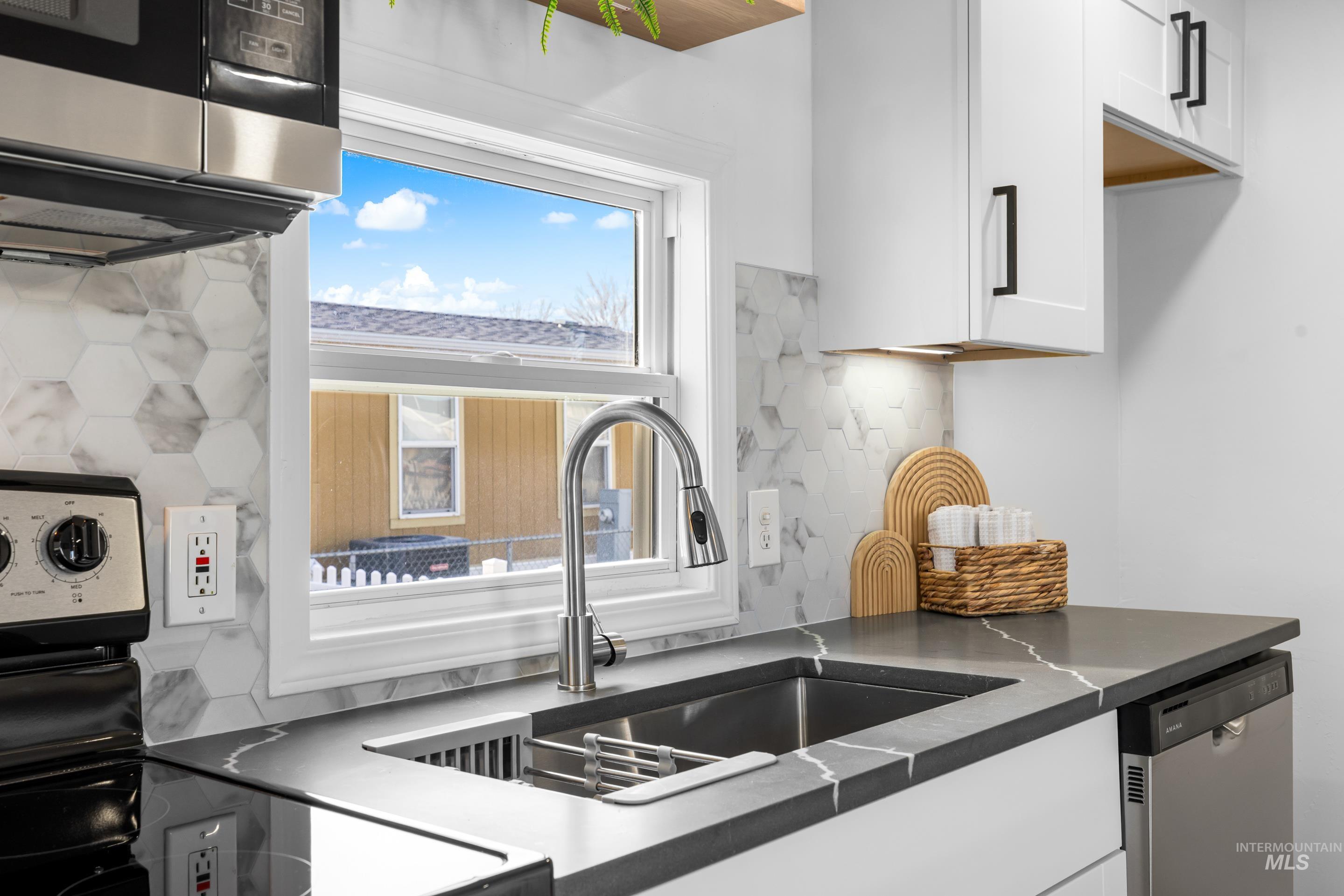 5637 Fairfax Ln, Boise, Idaho 83714, 2 Bedrooms, 1 Bathroom, Residential For Sale, Price $128,900,MLS 98970480