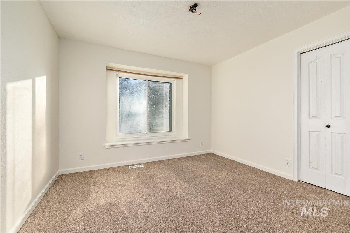 Unfurnished bedroom featuring carpet flooring and a closet