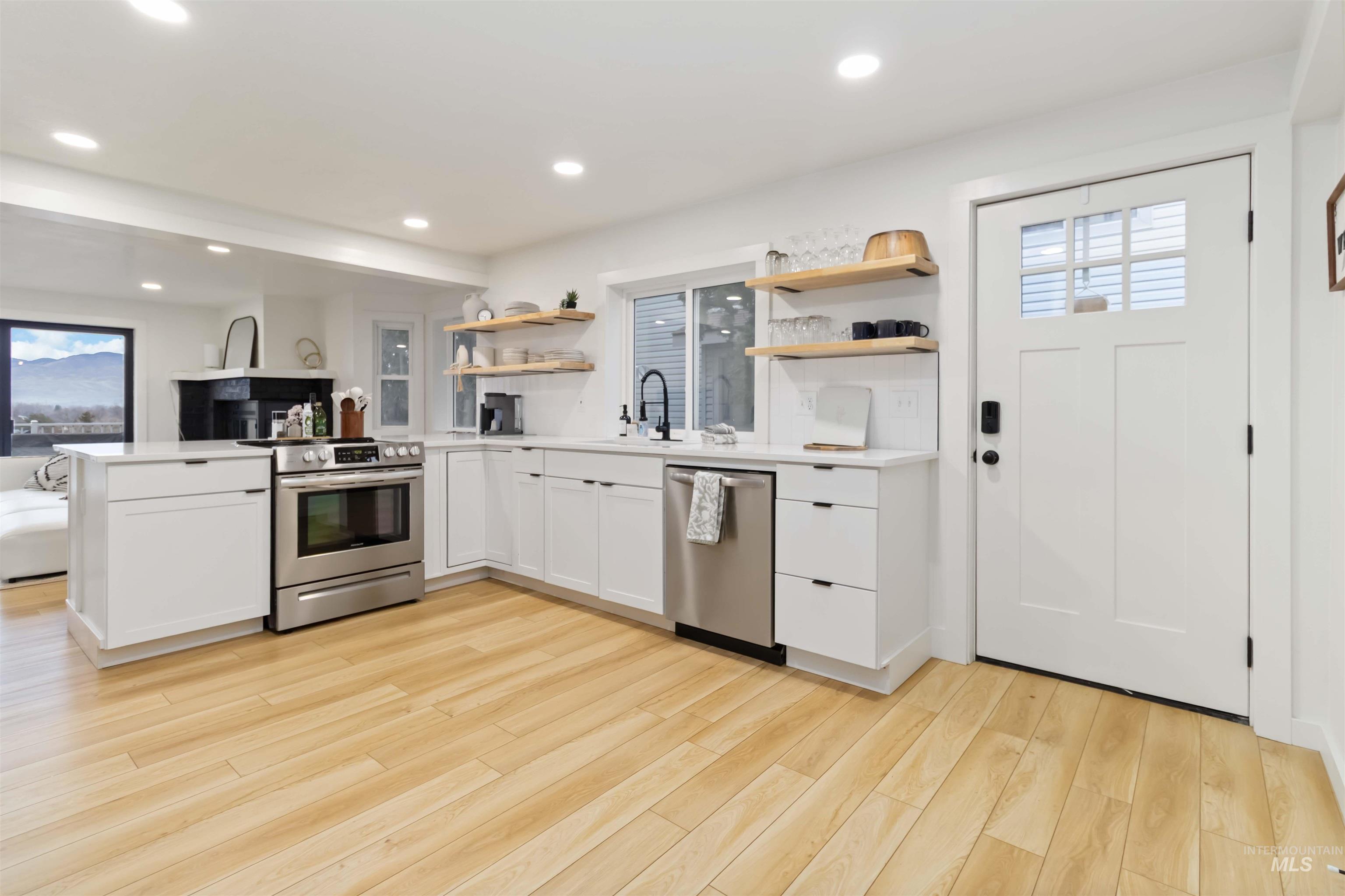 2810 W Sunrise Rim Rd, Boise, Idaho 83705, 3 Bedrooms, 2.5 Bathrooms, Residential For Sale, Price $569,900,MLS 98970494