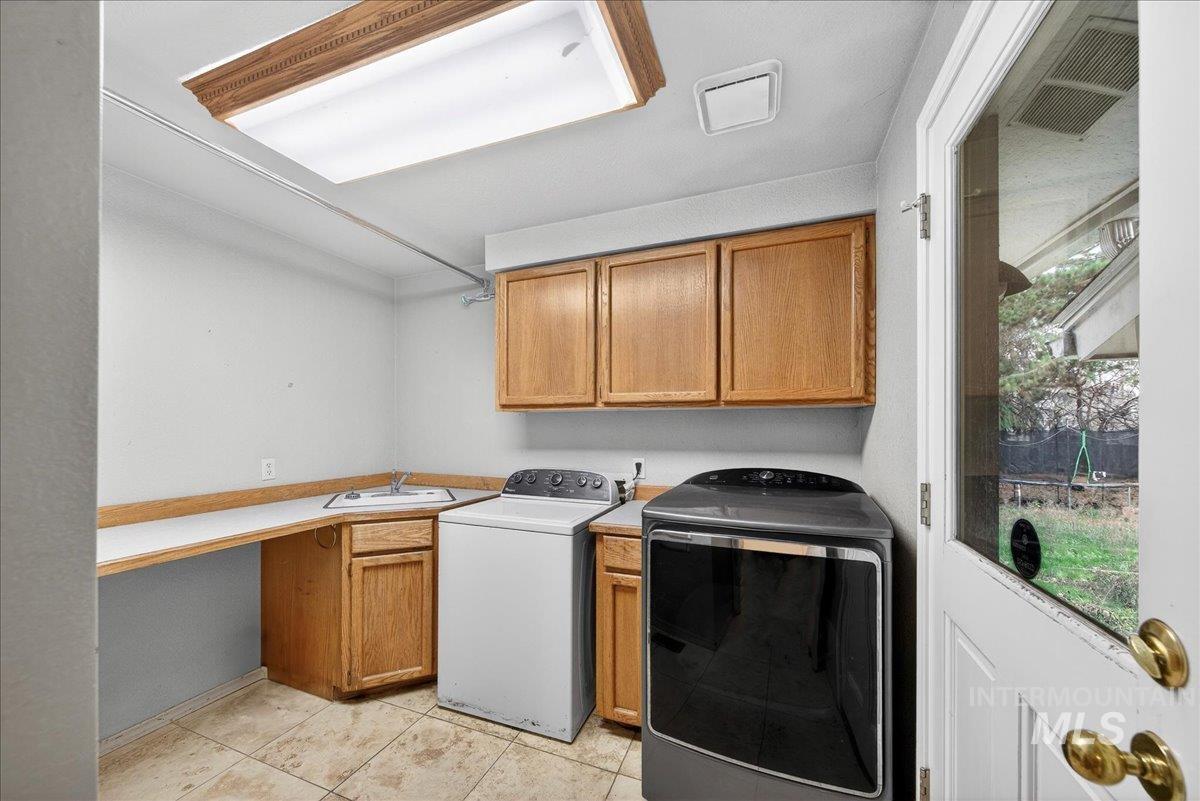 4375 N Marcliffe Pl, Boise, Idaho 83704-2784, 5 Bedrooms, 3.5 Bathrooms, Residential For Sale, Price $709,990,MLS 98970510