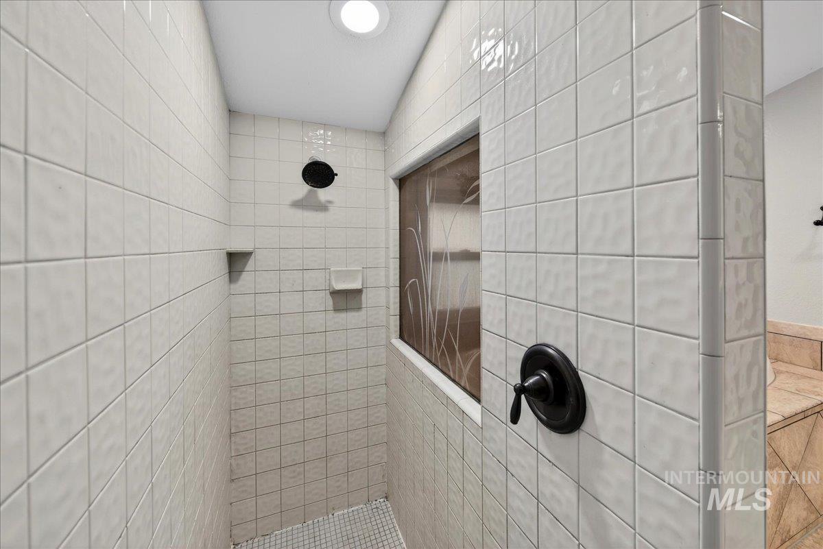 4375 N Marcliffe Pl, Boise, Idaho 83704-2784, 5 Bedrooms, 3.5 Bathrooms, Residential For Sale, Price $709,990,MLS 98970510