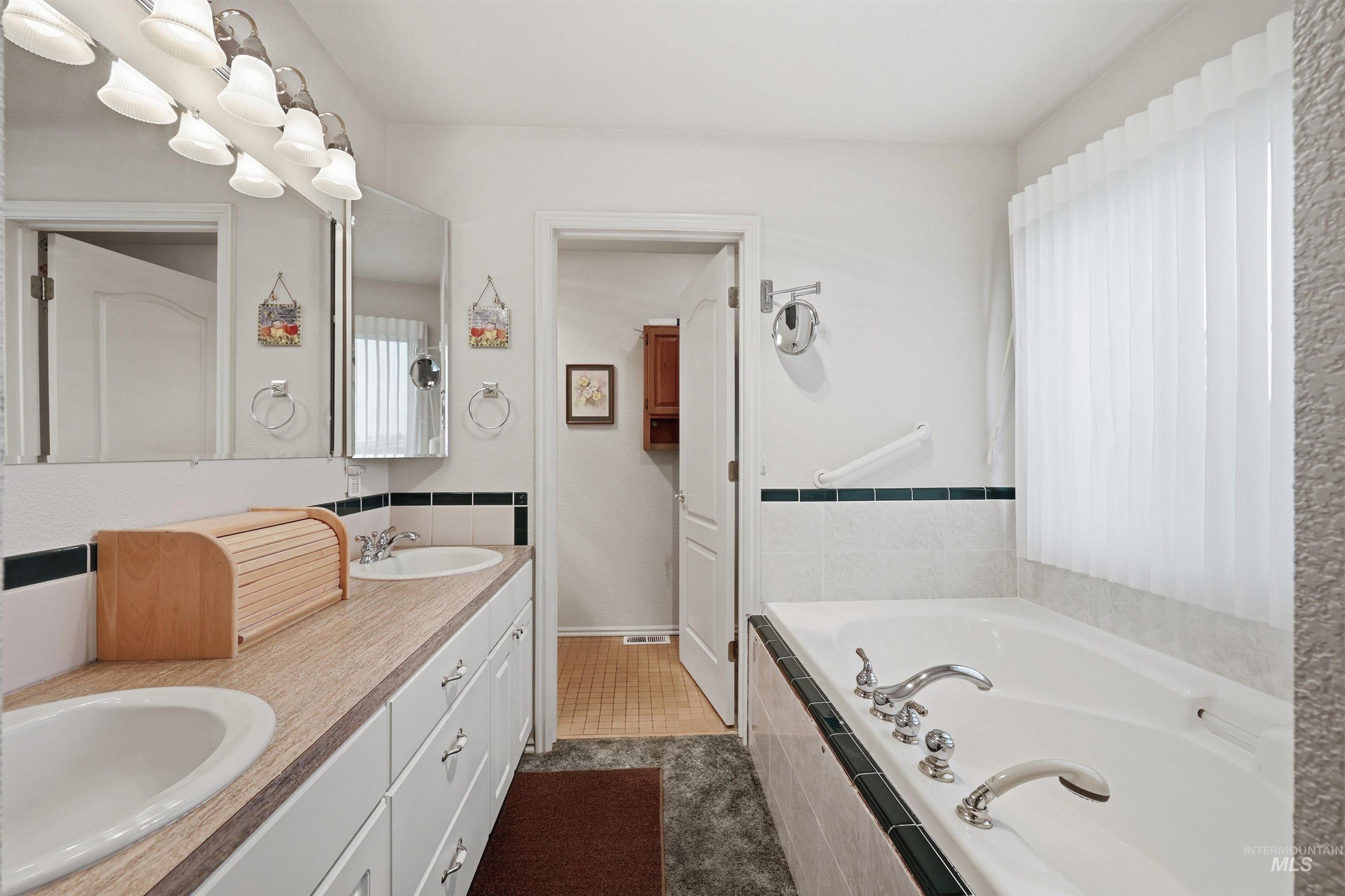 11606 Eva Ln., Caldwell, Idaho 83607, 3 Bedrooms, 3 Bathrooms, Residential For Sale, Price $630,000, 98970517