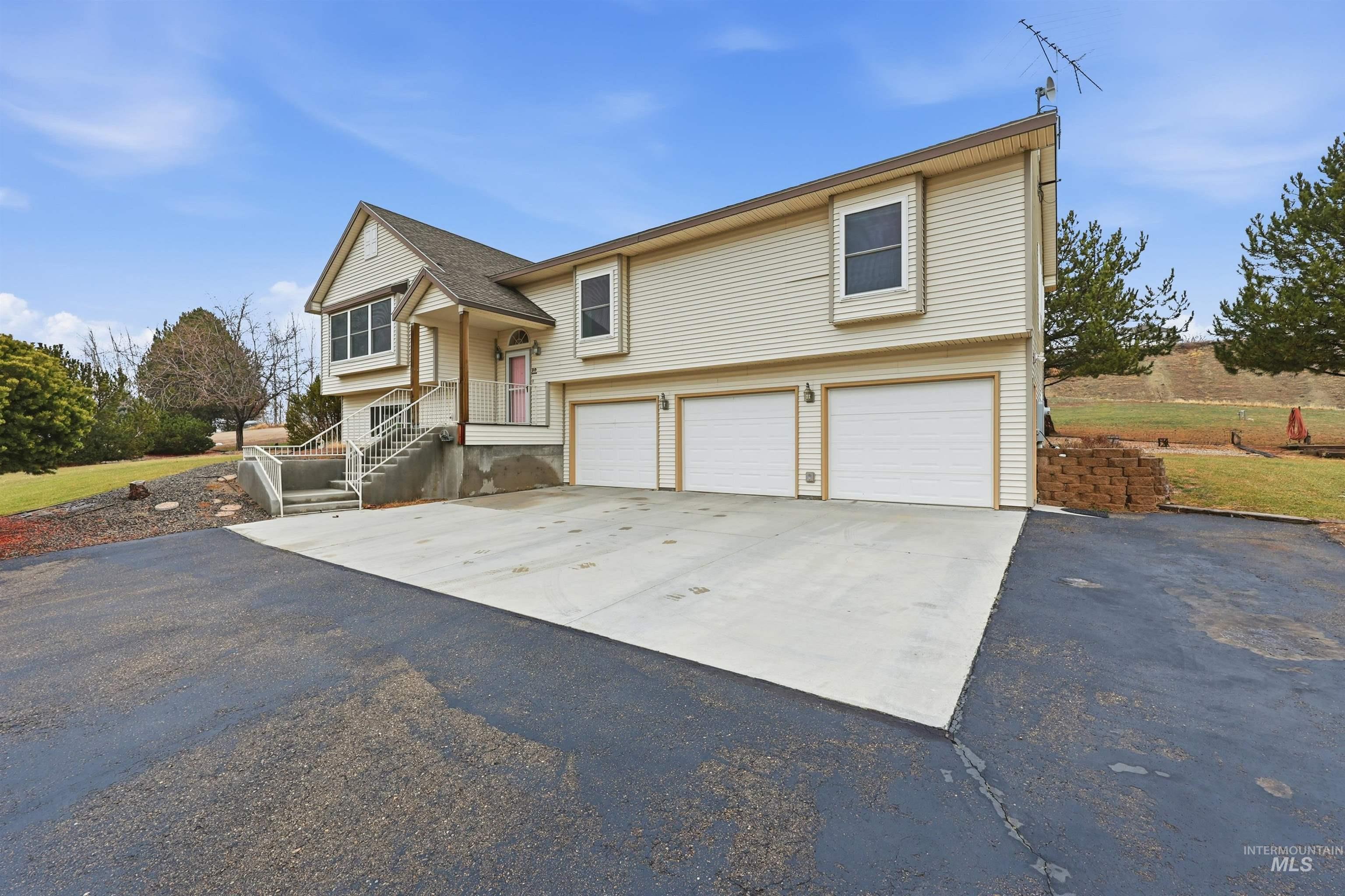 11606 Eva Ln., Caldwell, Idaho 83607, 3 Bedrooms, 3 Bathrooms, Residential For Sale, Price $630,000, 98970517