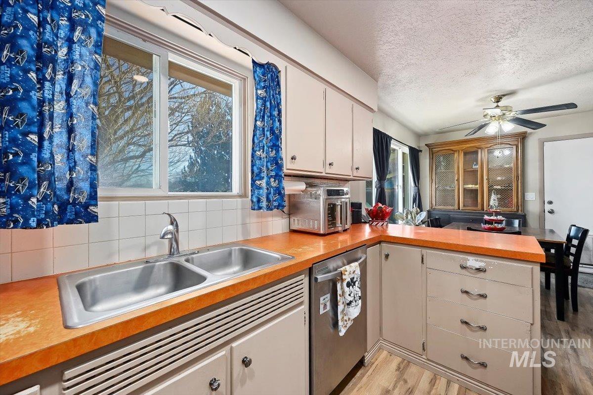 1228 Wendell Street, Twin Falls, Idaho 83301-3248, 3 Bedrooms, 1 Bathroom, Residential For Sale, Price $299,900, 98970518