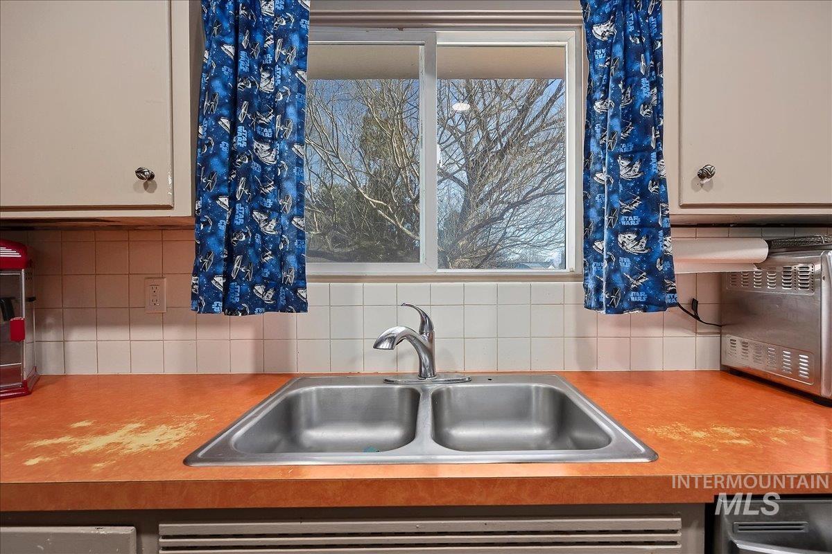 1228 Wendell Street, Twin Falls, Idaho 83301-3248, 3 Bedrooms, 1 Bathroom, Residential For Sale, Price $299,900, 98970518