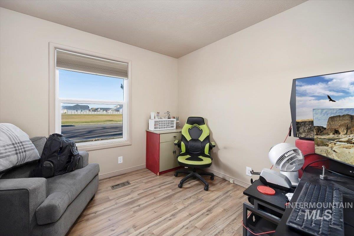 1228 Wendell Street, Twin Falls, Idaho 83301-3248, 3 Bedrooms, 1 Bathroom, Residential For Sale, Price $299,900, 98970518