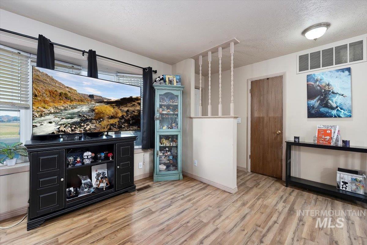 1228 Wendell Street, Twin Falls, Idaho 83301-3248, 3 Bedrooms, 1 Bathroom, Residential For Sale, Price $299,900, 98970518