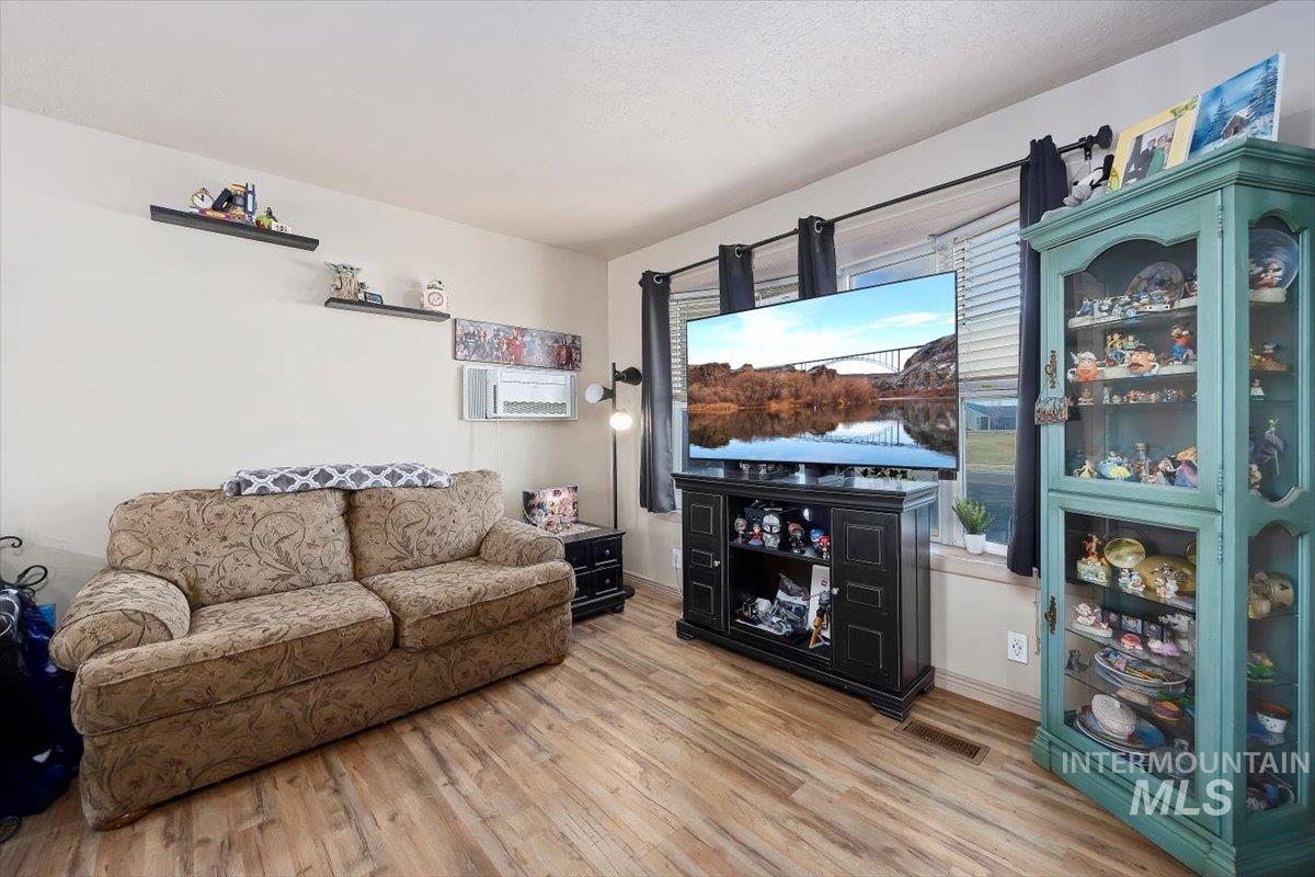 1228 Wendell Street, Twin Falls, Idaho 83301-3248, 3 Bedrooms, 1 Bathroom, Residential For Sale, Price $299,900, 98970518