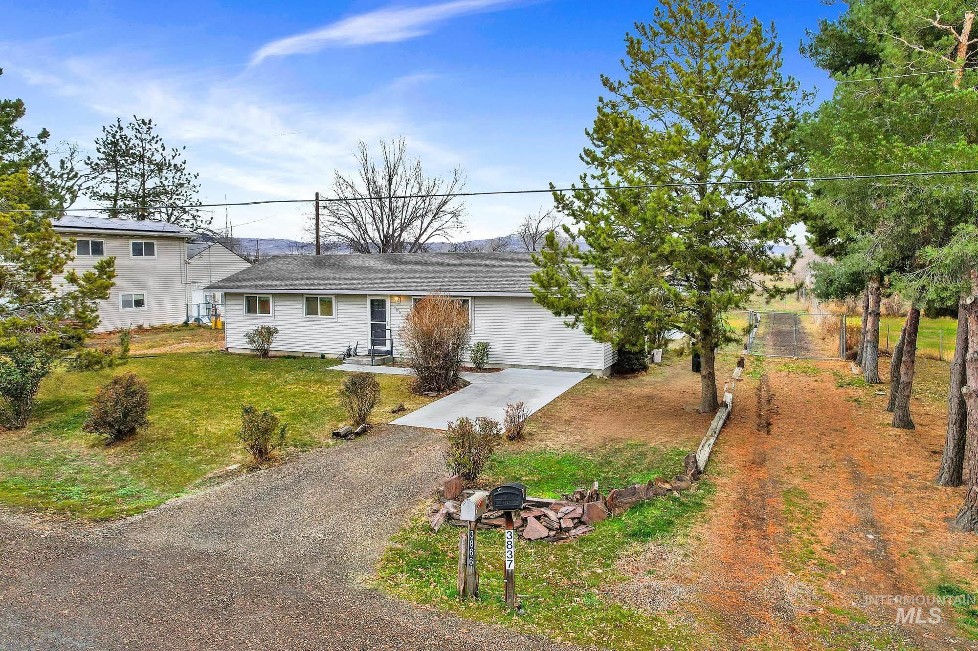 3866 NW Dutton, Mountain Home, Idaho 83647, 3 Bedrooms, 1 Bathroom, Residential For Sale, Price $365,000, 98970521