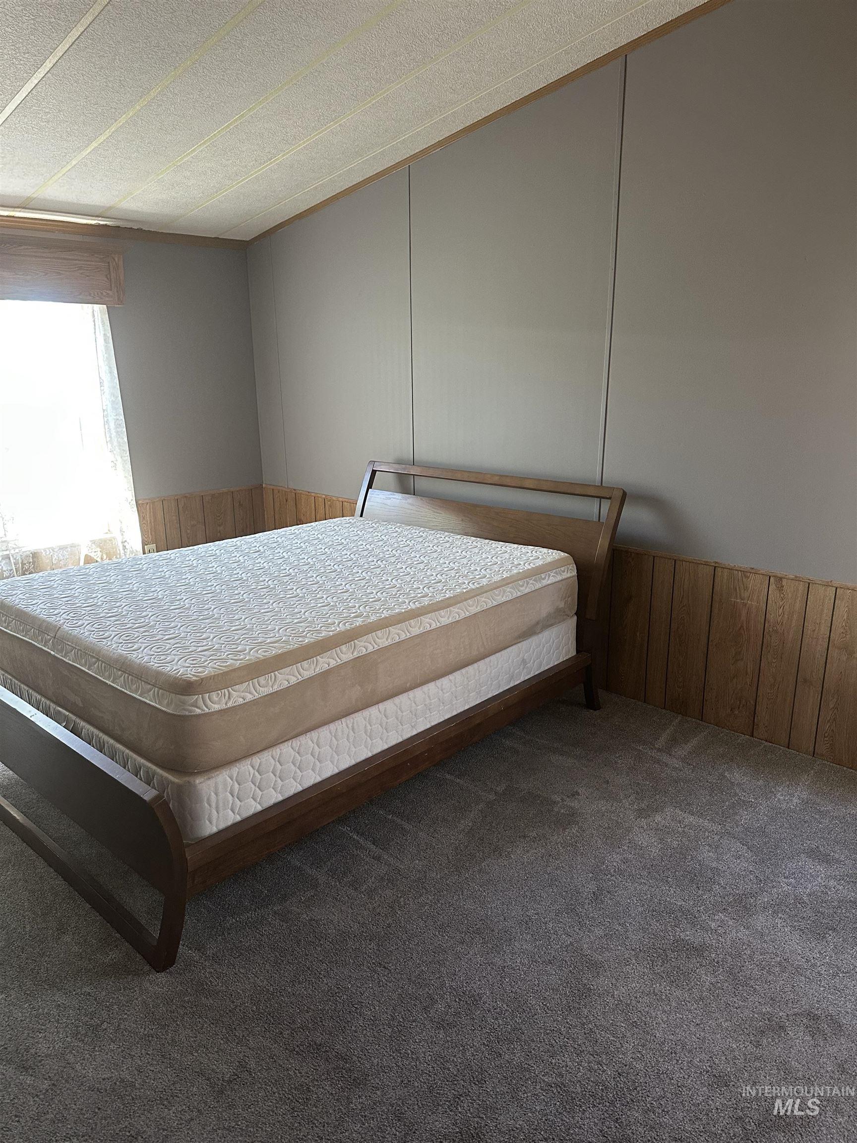 Bedroom with carpet