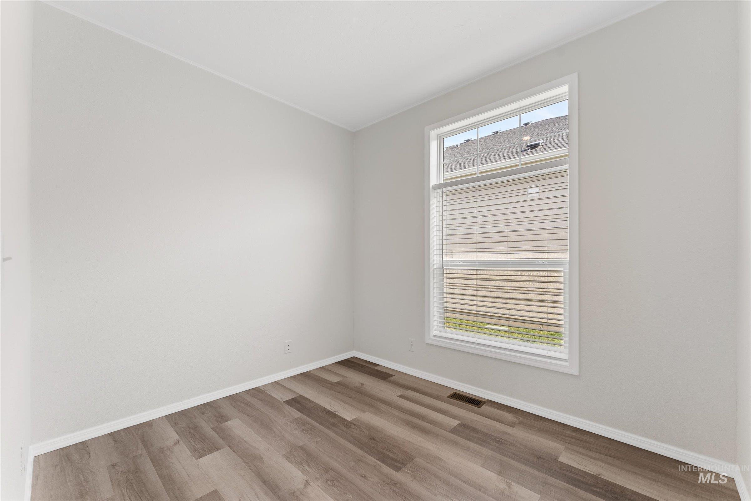 421 S Curtis Rd, Boise, Idaho 83705, 3 Bedrooms, 2 Bathrooms, Residential For Sale, Price $285,000,MLS 98970536