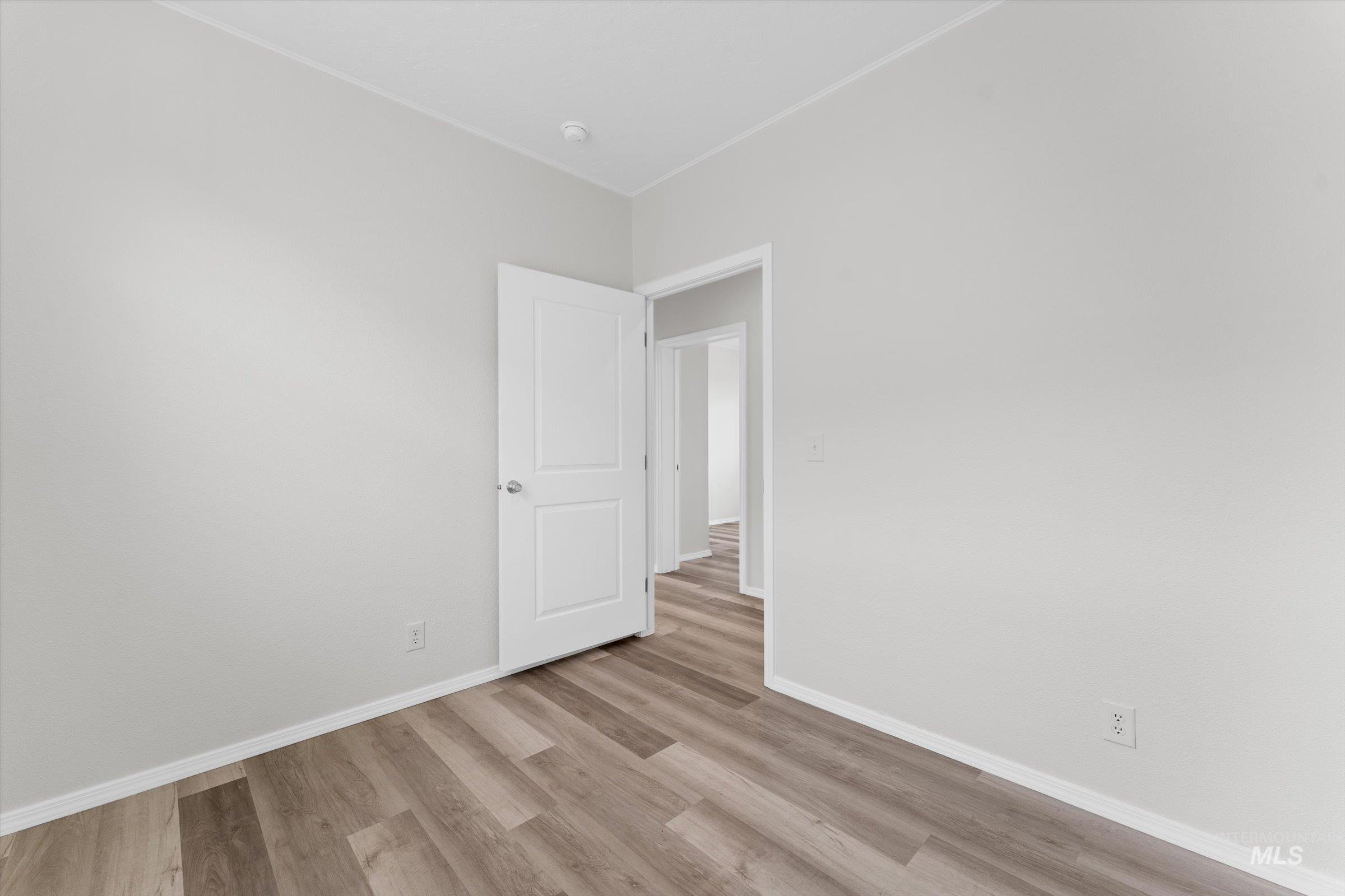 421 S Curtis Rd, Boise, Idaho 83705, 3 Bedrooms, 2 Bathrooms, Residential For Sale, Price $285,000,MLS 98970536