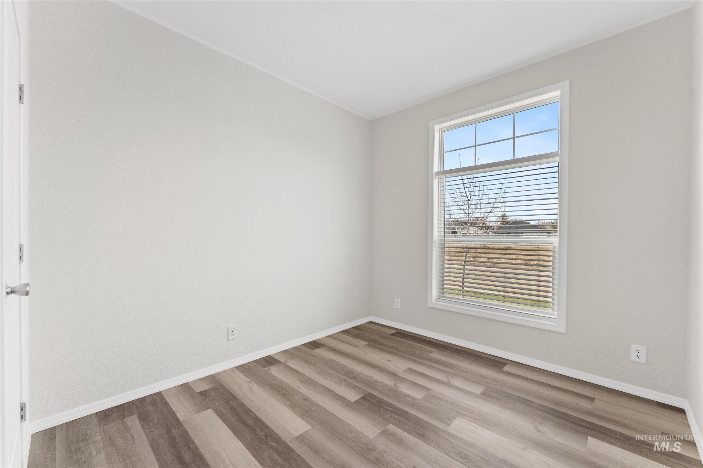 421 S Curtis Rd, Boise, Idaho 83705, 3 Bedrooms, 2 Bathrooms, Residential For Sale, Price $285,000,MLS 98970536