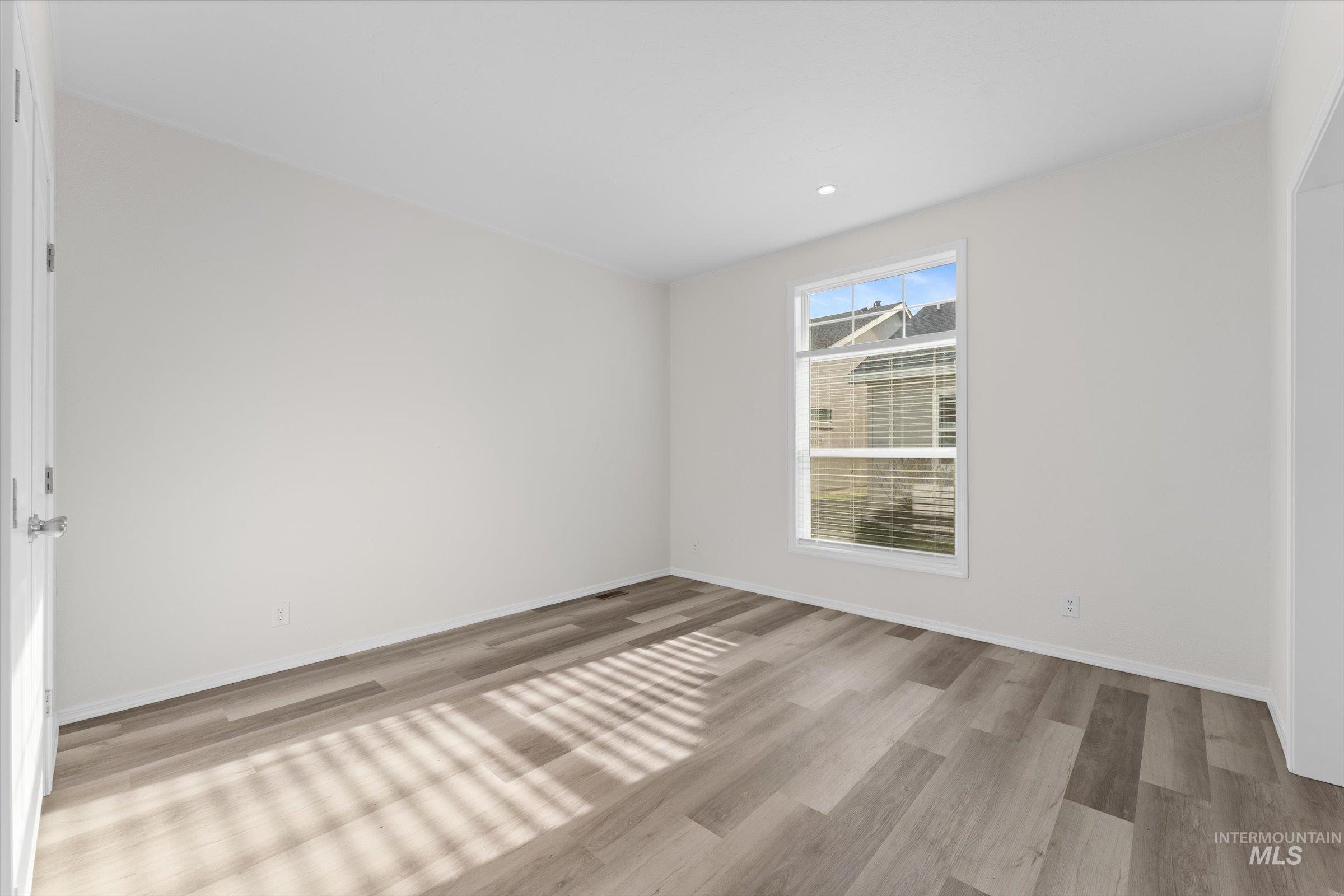 421 S Curtis Rd, Boise, Idaho 83705, 3 Bedrooms, 2 Bathrooms, Residential For Sale, Price $285,000,MLS 98970536